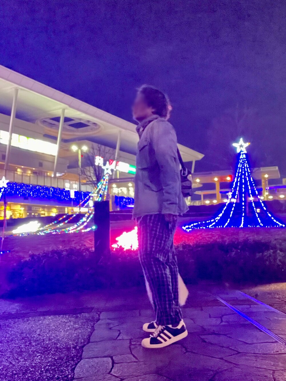 「冬コーデ、adidas originals、URBAN RESEARCH、GU、e-JEANS」｜「adidas Originalsのアイテム（スニーカー、ブラック系）」を使った、Tore@minさん（メンズ・174cm）の冬コーディネートの4枚目の写真