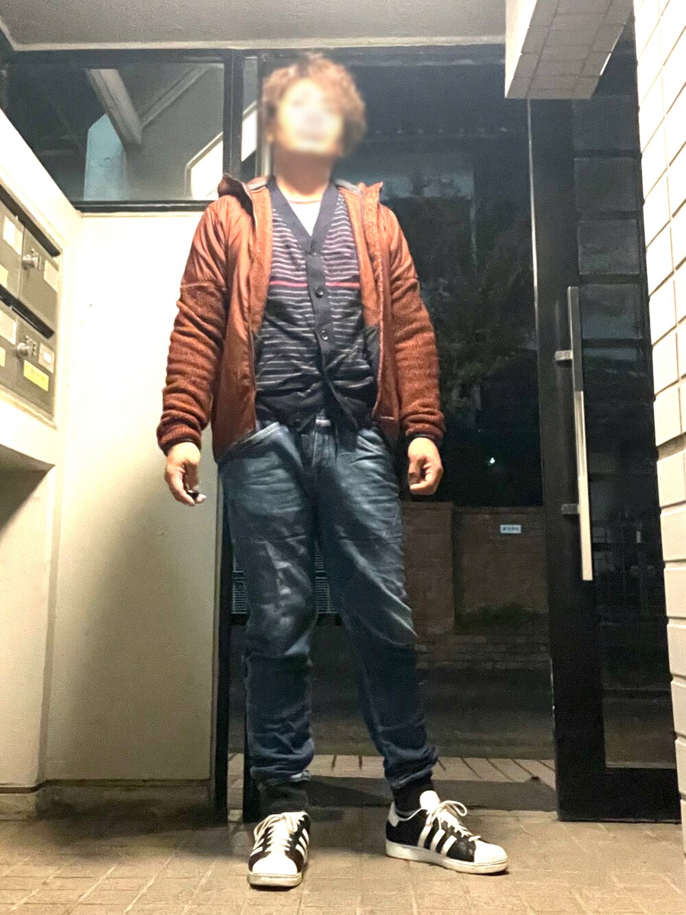 「JOHN SMEDLEY、GAP、adidas、MARITHE+FRANCOIS GIRBAUD、adidas originals、秋コーデ、近所の飲み会コーデ、パーマ、デニムスウェット、スーパースター」｜「MARITHE + FRANCOIS GIRBAUDのアイテム（パンツ、ブルー系）」を使った、Tore@minさん（メンズ・174cm）の秋コーディネートの5枚目の写真