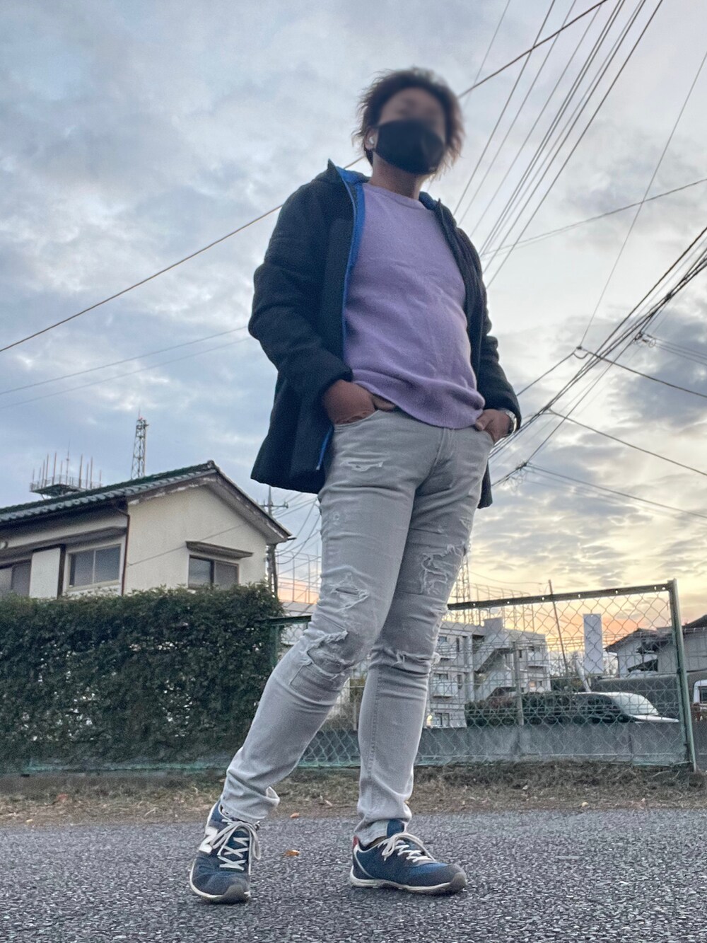 「adidas originals、New Balance、URBAN RESEARCH、e-JEANS、冬コーデ、近所の飲み会コーデ、スリムデニム、ペールトーン、ニット、スニーカー」｜「URBAN RESEARCHのアイテム（ニット/セーター、パープル系）」を使った、Tore@minさん（メンズ・174cm）の冬コーディネートの5枚目の写真