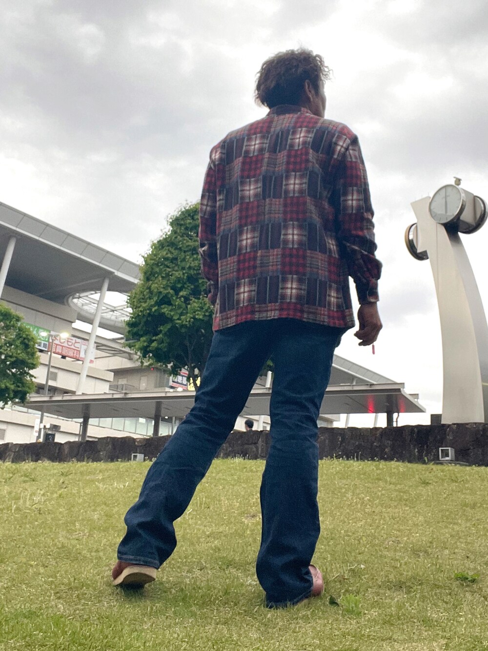 「ALLEN&HANSEN、タイダイ柄、Wrangler、RED WING、春コーデ、カジュアルコーデ、70年代スタイル、アイリッシュセッター、ブーツ」｜「RED WINGのアイテム（ブーツ、レッド系）」を使った、Tore@minさん（メンズ・174cm）の春コーディネートの3枚目の写真