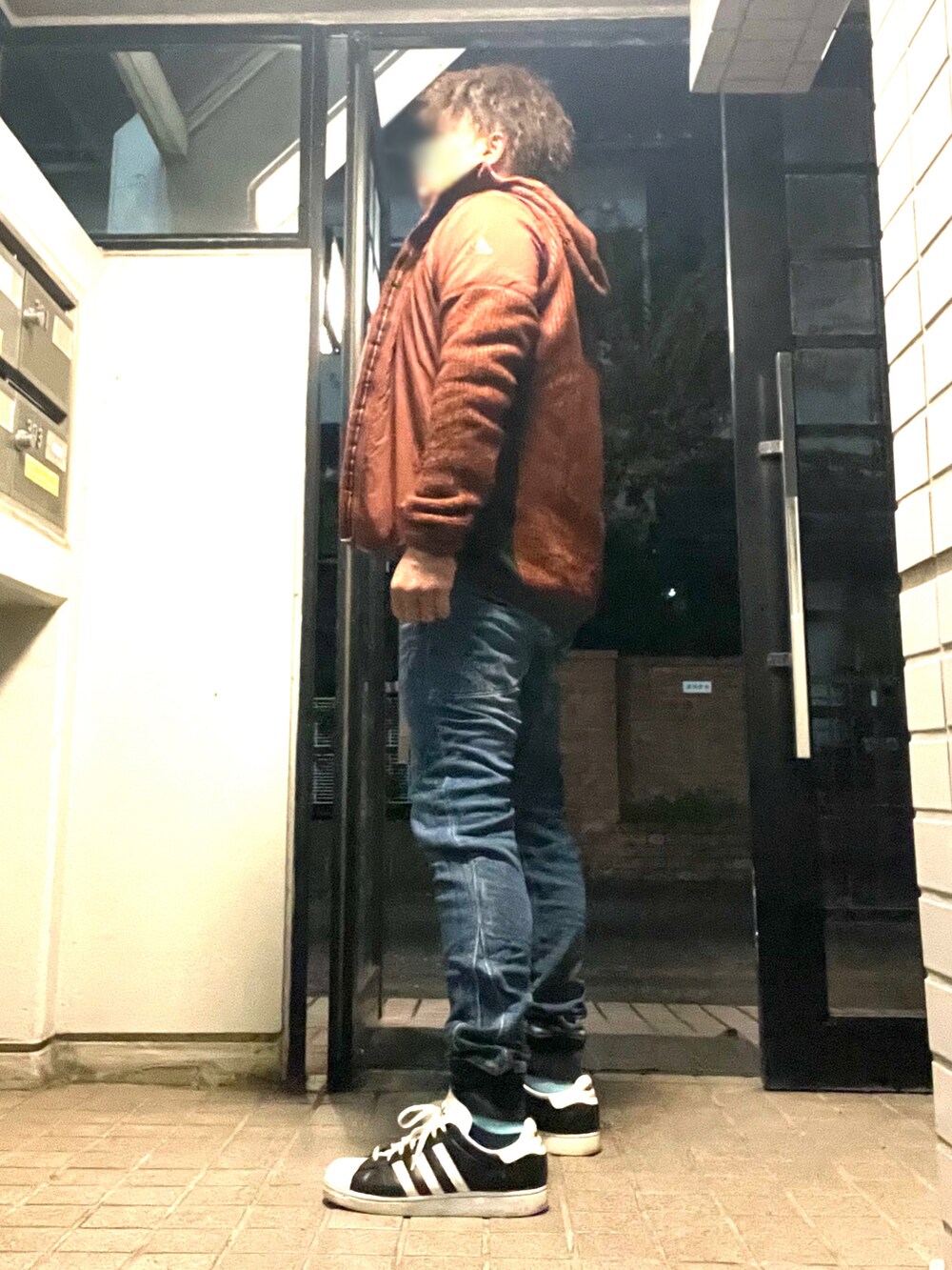 「JOHN SMEDLEY、GAP、adidas、MARITHE+FRANCOIS GIRBAUD、adidas originals、秋コーデ、近所の飲み会コーデ、パーマ、デニムスウェット、スーパースター」｜「MARITHE + FRANCOIS GIRBAUDのアイテム（パンツ、ブルー系）」を使った、Tore@minさん（メンズ・174cm）の秋コーディネートの2枚目の写真