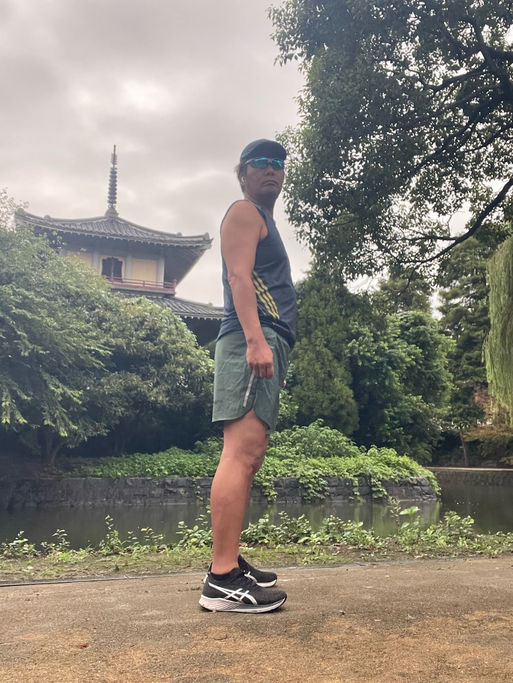 「adidas、asics、ランニングスタイル、ランニング、朝カツ、柳川市、立花藩主別邸御花、夏コーデ、スポーツ」｜「ASICSのアイテム（スニーカー、ブラック系）」を使った、Tore@minさん（メンズ・174cm）の秋コーディネートの4枚目の写真