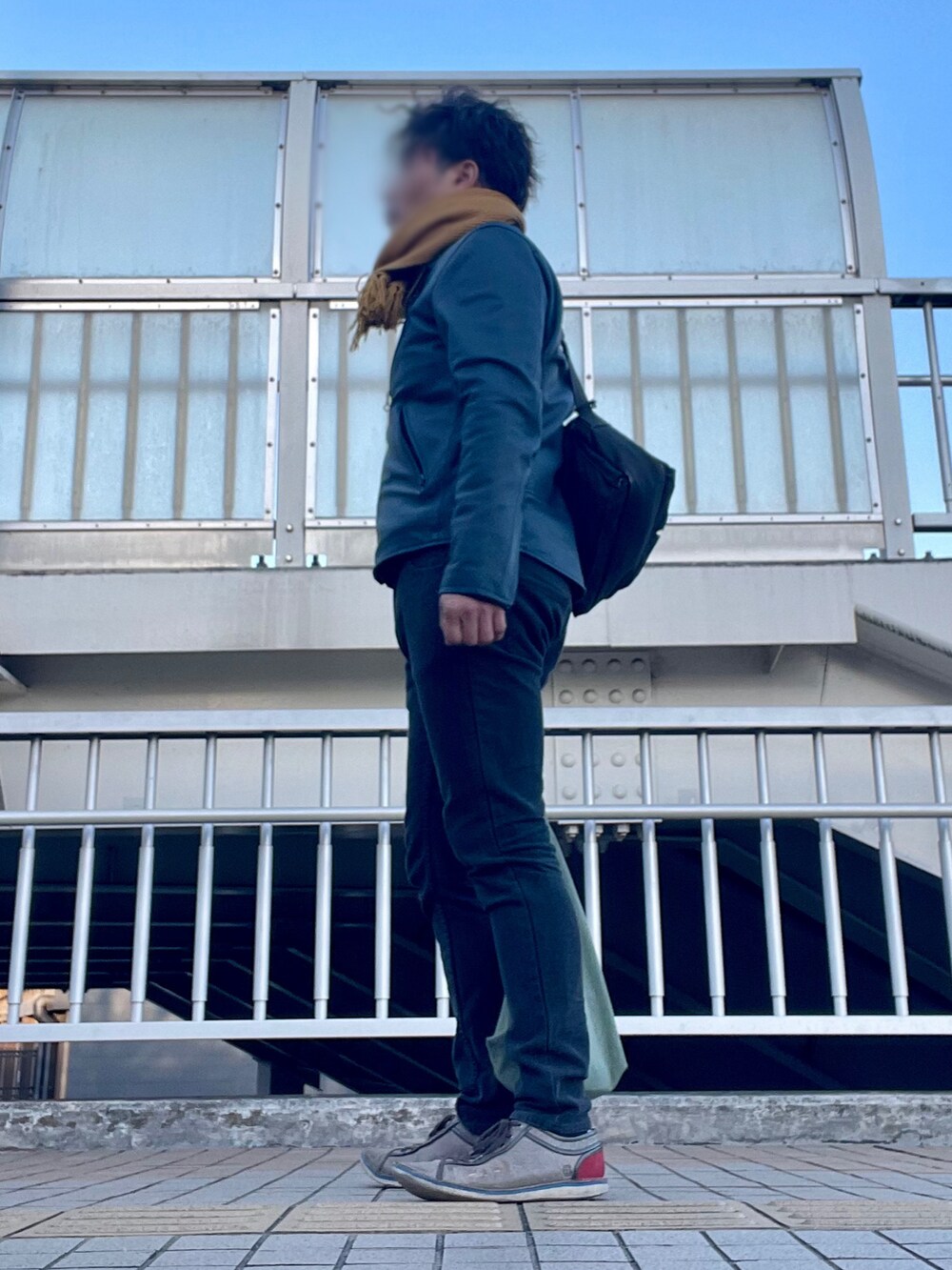 「AVIREX、MEN'SMELROSE、e-JEANS、lanvan et blue、きれいめカジュアル、ライダース、スリムデニム」｜「AVIREXのアイテム（モッズコート、ブルー系）」を使った、Tore@minさん（メンズ・174cm）の冬コーディネートの4枚目の写真