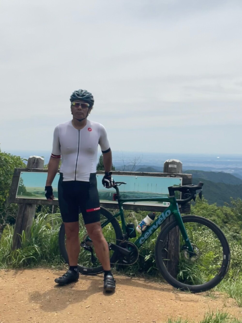 「castelli、cervevelo、SIDI、GIRO、sportiful、FILA、夏コーデ、サイクリング、サイクリングウェア、スキンスーツ、スポーツ」｜「castelliのアイテム（つなぎ/オールインワン、ホワイト系）」を使った、Tore@minさん（メンズ・174cm）の夏コーディネートの5枚目の写真