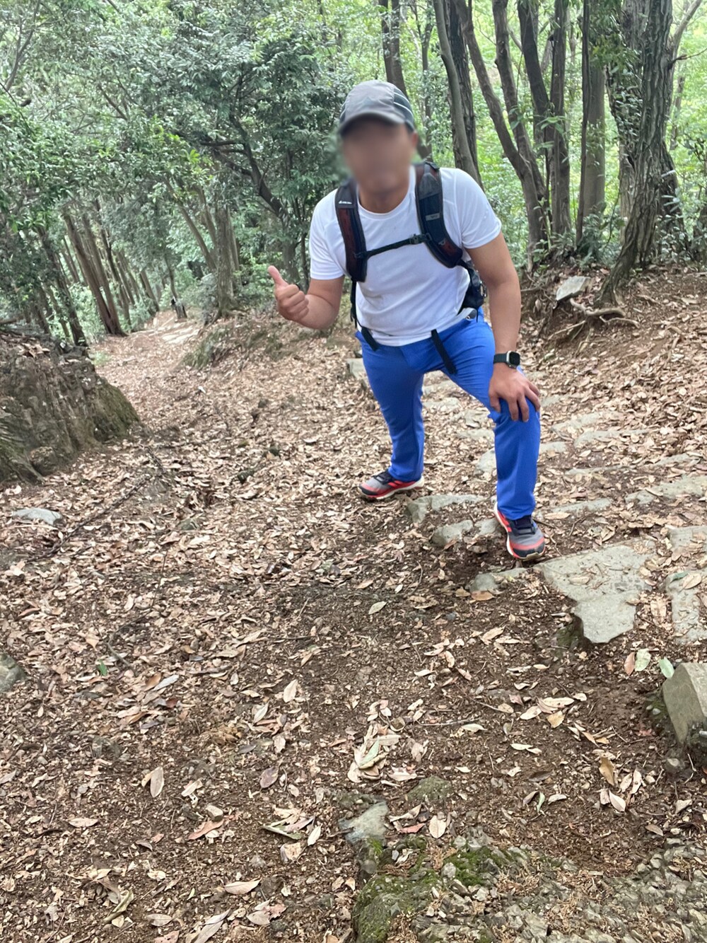 「adidas、terrex、登山、ハイキング、天覧山、多峯主山、夏コーデ、トレイル、ゴルフウェア、Tシャツ、スラックス」｜「adidasのアイテム（スラックス、ブルー系）」を使った、Tore@minさん（メンズ・174cm）の春コーディネートの5枚目の写真