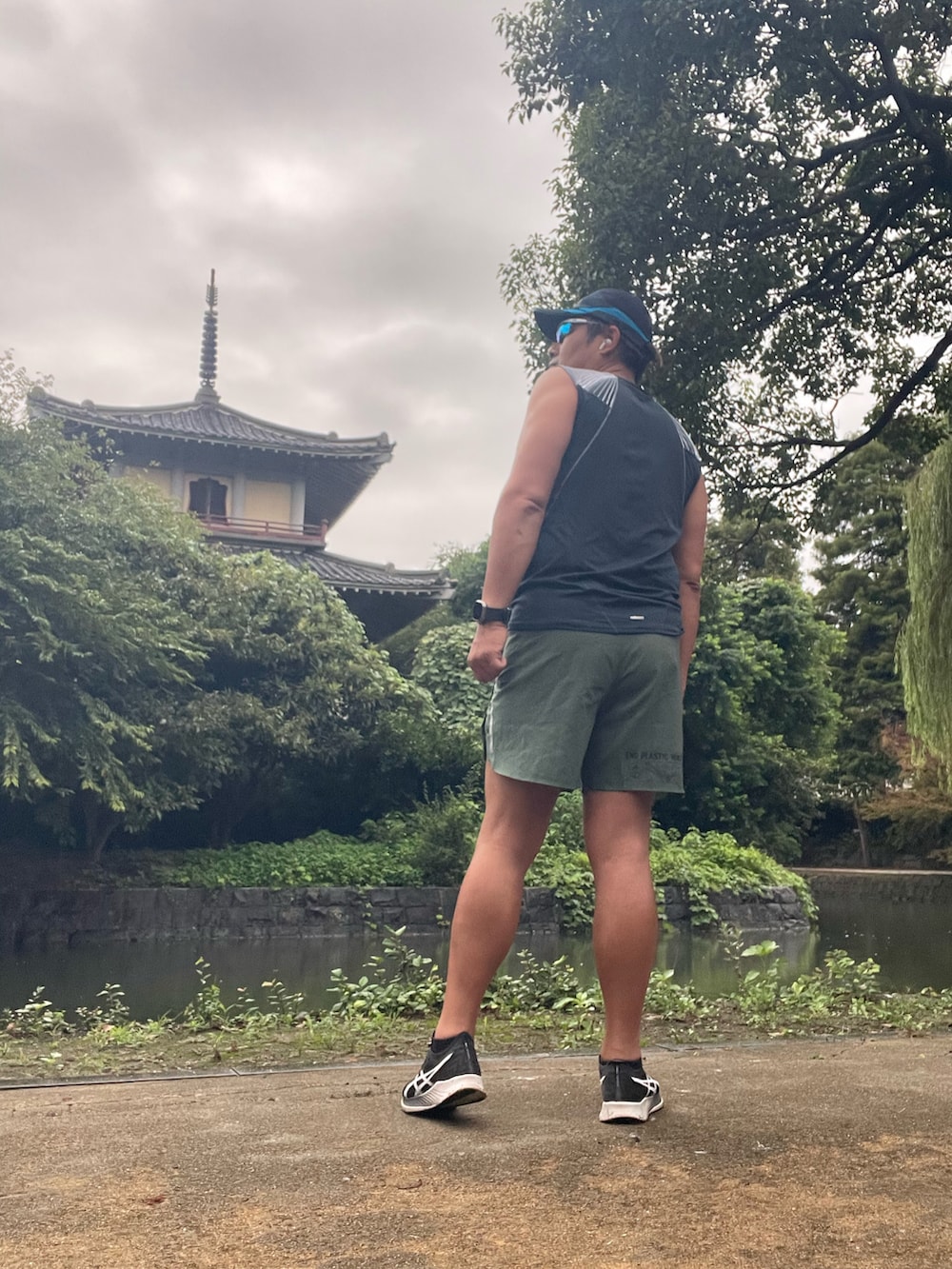 「adidas、asics、ランニングスタイル、ランニング、朝カツ、柳川市、立花藩主別邸御花、夏コーデ、スポーツ」｜「ASICSのアイテム（スニーカー、ブラック系）」を使った、Tore@minさん（メンズ・174cm）の秋コーディネートの3枚目の写真