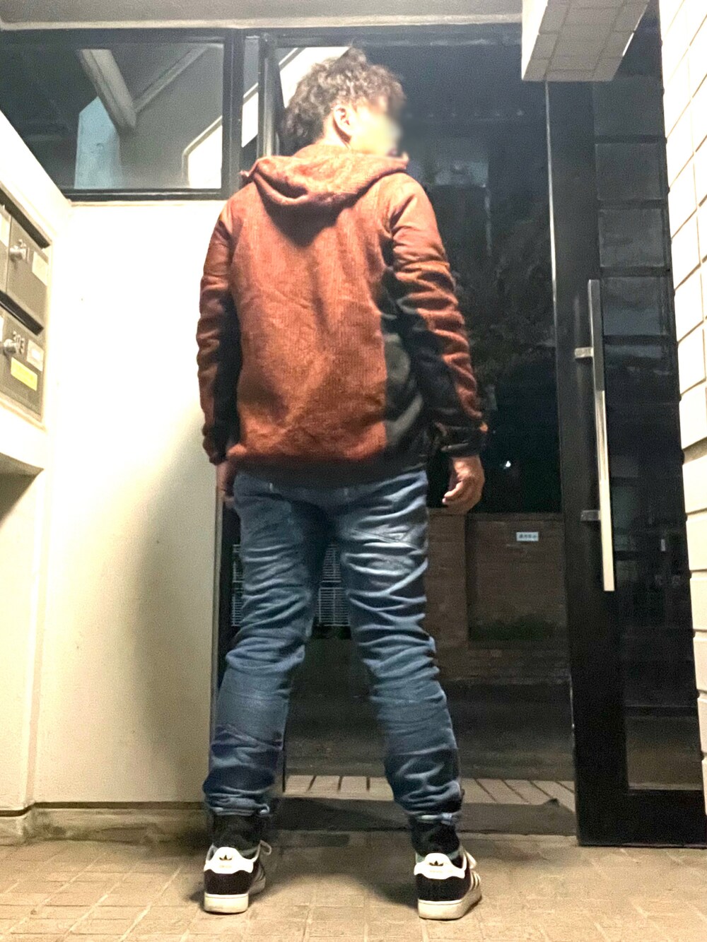 「JOHN SMEDLEY、GAP、adidas、MARITHE+FRANCOIS GIRBAUD、adidas originals、秋コーデ、近所の飲み会コーデ、パーマ、デニムスウェット、スーパースター」｜「MARITHE + FRANCOIS GIRBAUDのアイテム（パンツ、ブルー系）」を使った、Tore@minさん（メンズ・174cm）の秋コーディネートの3枚目の写真