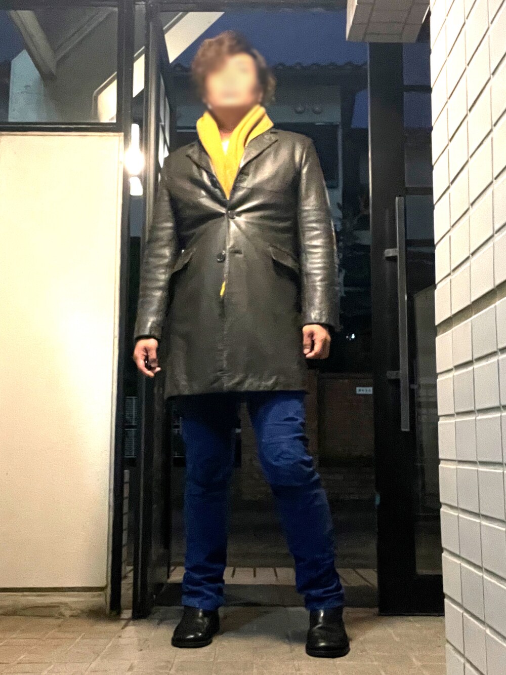 「291295＝HOMME、MARITHE+FRANCOIS GIRBAUD、HUDSON、MEN'S FLANDRE、navy、冬コーデ、大人コーデ、ハード系コーデ、革コート、マフラー、革コーデ、革靴、コーデュロイパンツ」｜「MARITHE + FRANCOIS GIRBAUDのアイテム（パンツ、ブルー系）」を使った、Tore@minさん（メンズ・174cm）の冬コーディネートの5枚目の写真