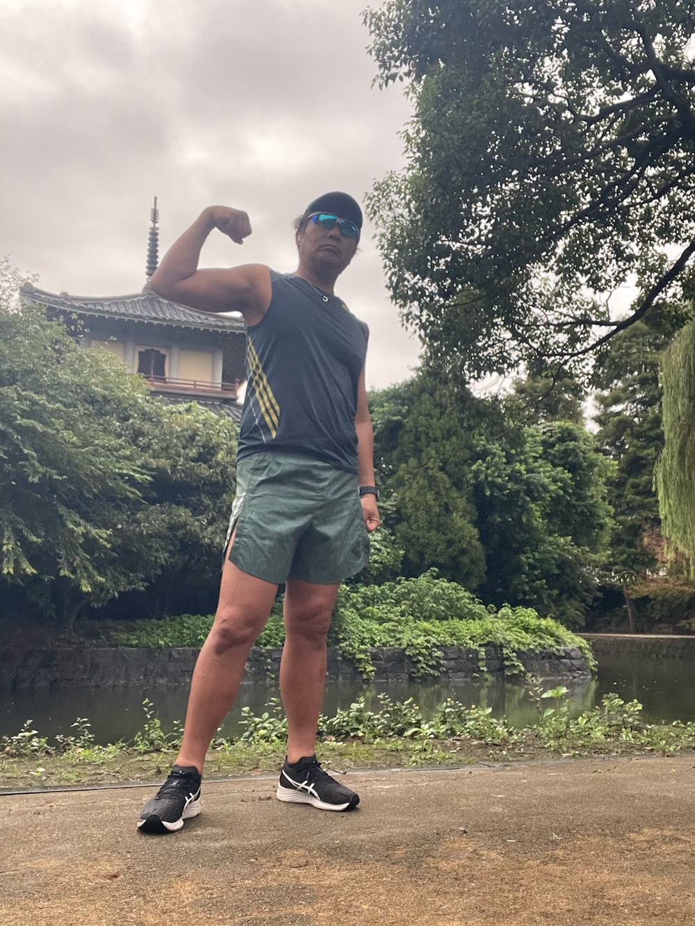 「adidas、asics、ランニングスタイル、ランニング、朝カツ、柳川市、立花藩主別邸御花、夏コーデ、スポーツ」｜「ASICSのアイテム（スニーカー、ブラック系）」を使った、Tore@minさん（メンズ・174cm）の秋コーディネートの5枚目の写真