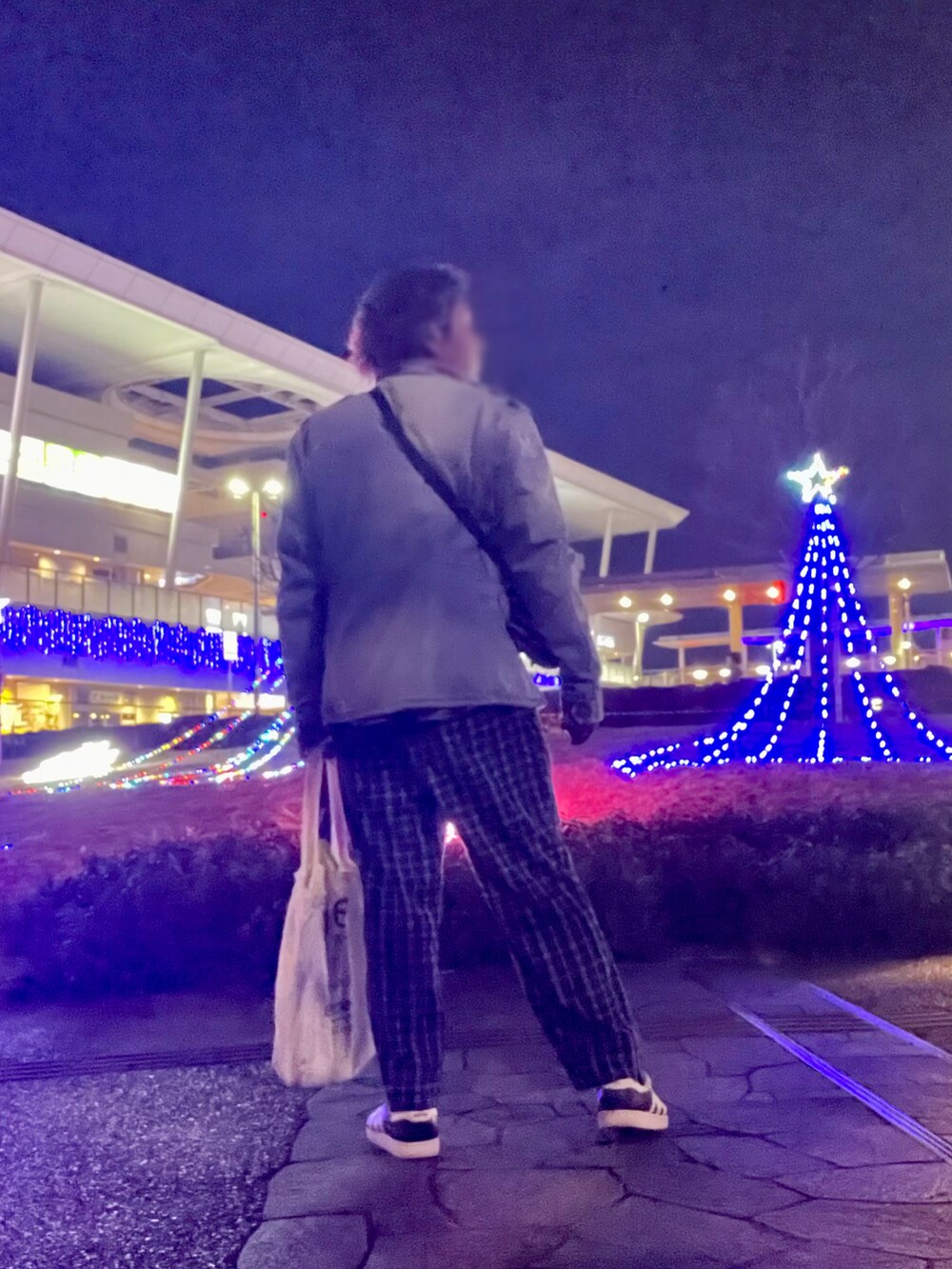 「冬コーデ、adidas originals、URBAN RESEARCH、GU、e-JEANS」｜「adidas Originalsのアイテム（スニーカー、ブラック系）」を使った、Tore@minさん（メンズ・174cm）の冬コーディネートの3枚目の写真