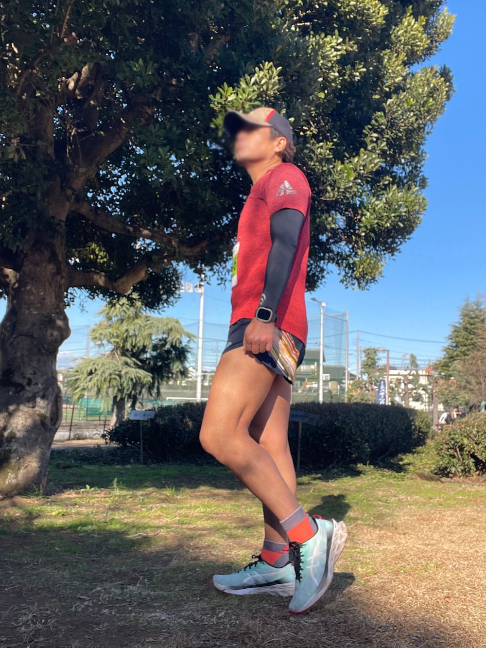 「adidas、ランニング、ランニングスタイル、駅伝大会、New Balance、asics、HANZO」｜「adidasのアイテム（Tシャツ/カットソー、レッド系）」を使った、Tore@minさん（メンズ・174cm）の冬コーディネートの2枚目の写真