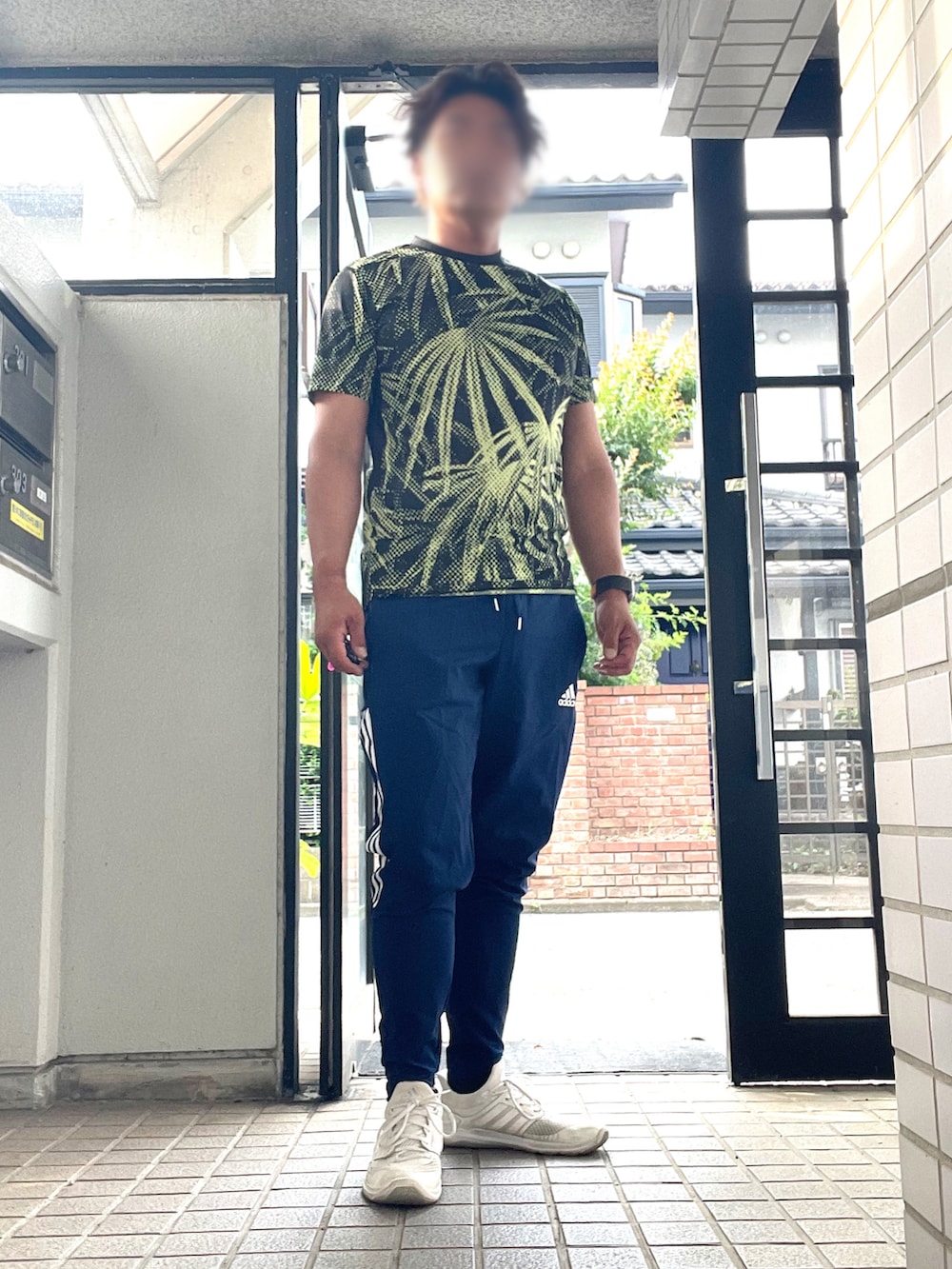 「adidas、夏コーデ、トレーニング、スポーツウェア、アバンギャルド」｜「adidasのアイテム（Tシャツ/カットソー、グリーン系）」を使った、Tore@minさん（メンズ・174cm）の夏コーディネートの5枚目の写真