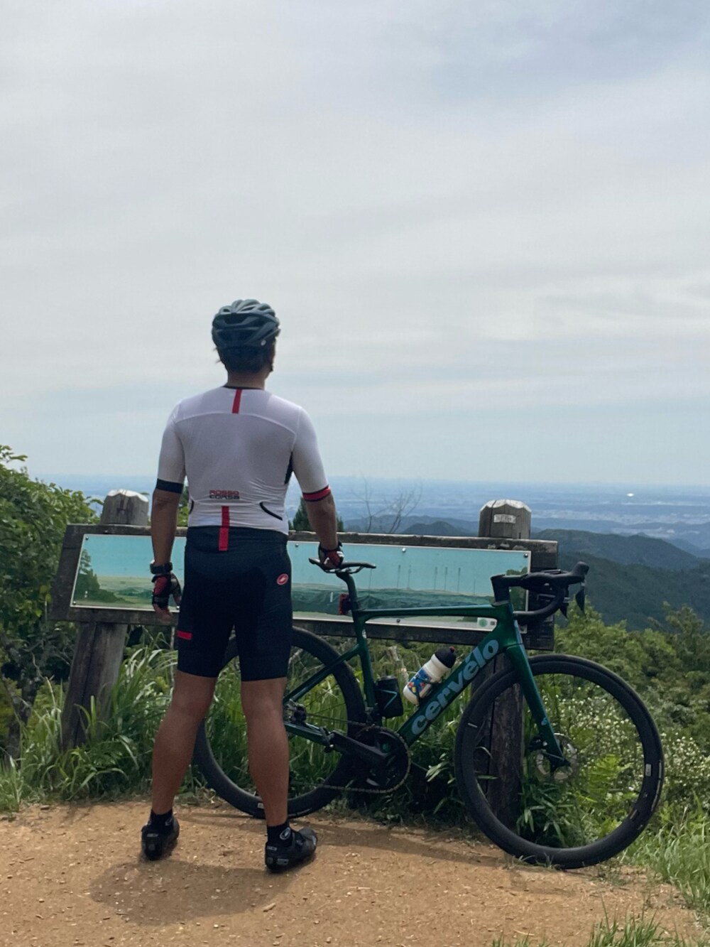 「castelli、cervevelo、SIDI、GIRO、sportiful、FILA、夏コーデ、サイクリング、サイクリングウェア、スキンスーツ、スポーツ」｜「castelliのアイテム（つなぎ/オールインワン、ホワイト系）」を使った、Tore@minさん（メンズ・174cm）の夏コーディネートの3枚目の写真