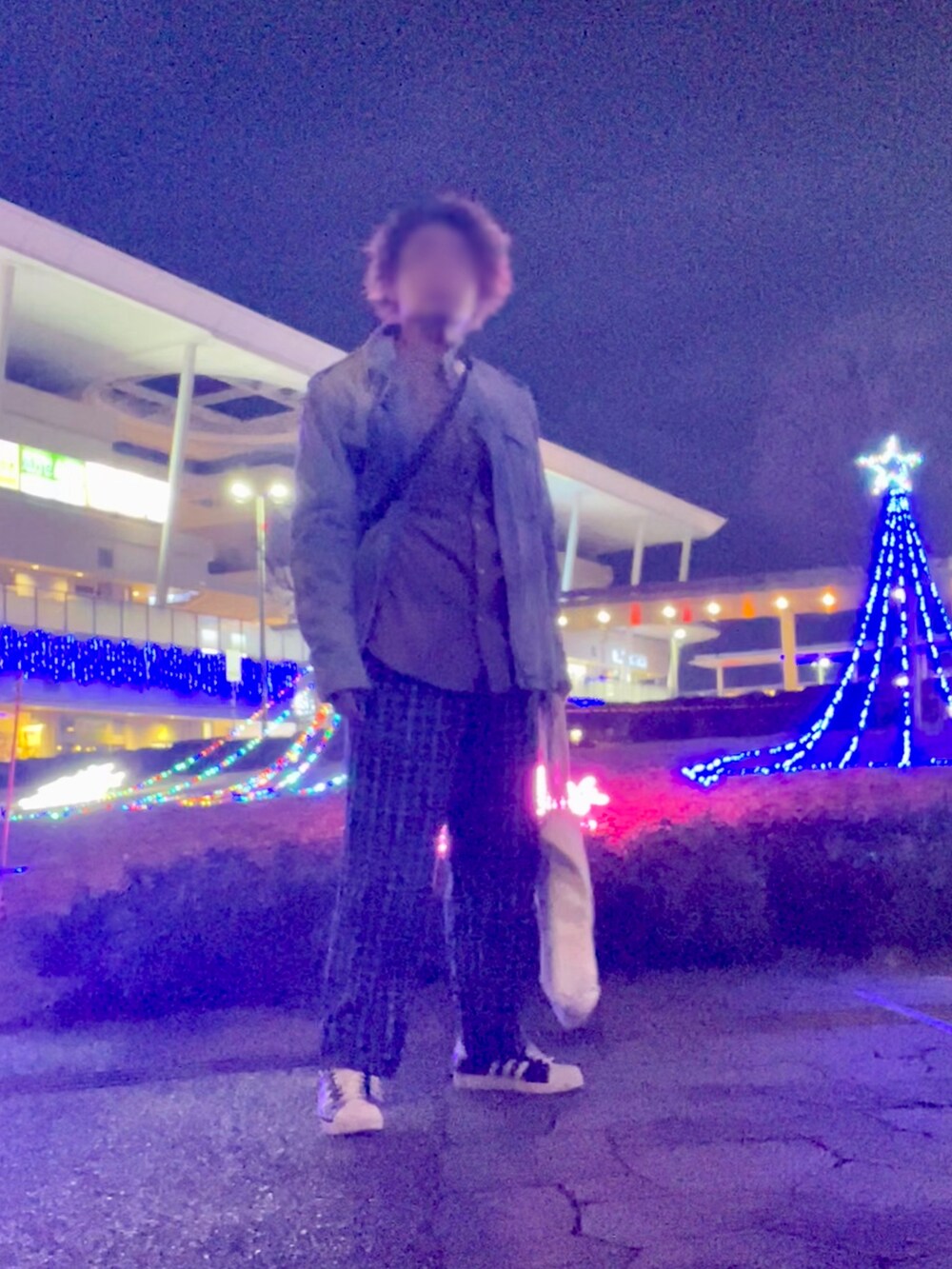 「冬コーデ、adidas originals、URBAN RESEARCH、GU、e-JEANS」｜「adidas Originalsのアイテム（スニーカー、ブラック系）」を使った、Tore@minさん（メンズ・174cm）の冬コーディネートの5枚目の写真