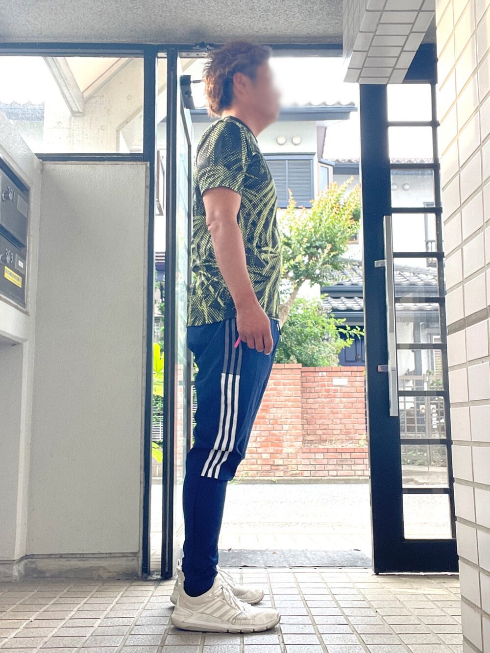 「adidas、夏コーデ、トレーニング、スポーツウェア、アバンギャルド」｜「adidasのアイテム（Tシャツ/カットソー、グリーン系）」を使った、Tore@minさん（メンズ・174cm）の夏コーディネートの4枚目の写真