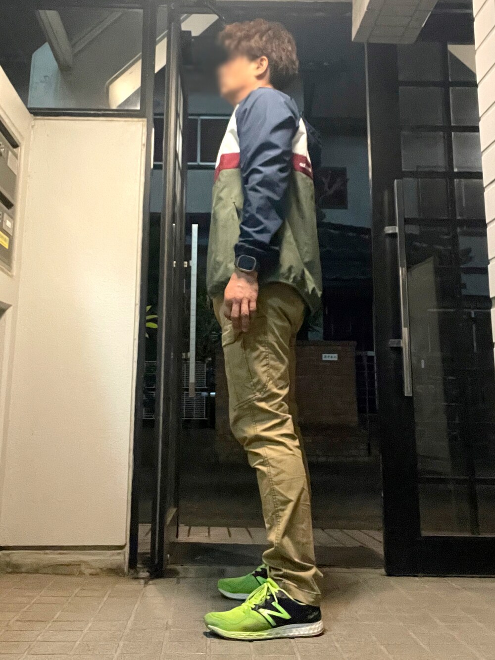 「adidas originals、adidas、ACTIVE GEAR、寅壱、いまどきジャケット写真、お仕事コーデ、寅壱コーデ、情熱職人、テーパードパンツ、作業服、パーカー」｜「adidas Originalsのアイテム（パーカー、グリーン系）」を使った、Tore@minさん（メンズ・174cm）の春コーディネートの4枚目の写真
