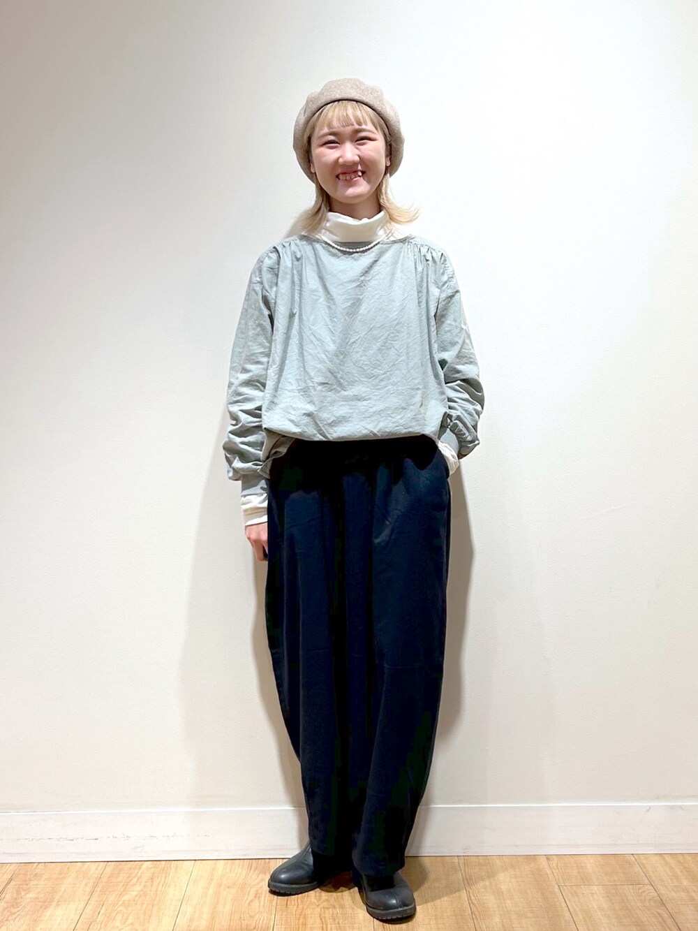 「オトナカジュアル、カジュアルコーデ、シンプル、タートルネック、大人かわいい、シンプルコーデ、ナチュラル、カラー×コーデ、低身長コーデ、ベレー帽、差し色、カジュアル、ブラウス、ベーシック/シンプル、シンプルスタイル」｜「niko and...のオリジナルカラーベレー帽（ハンチング/ベレー帽、ブラウン系）」を使った、ゆきなさん（骨格ナチュラル・レディース・154cm）の冬コーディネートの5枚目の写真
