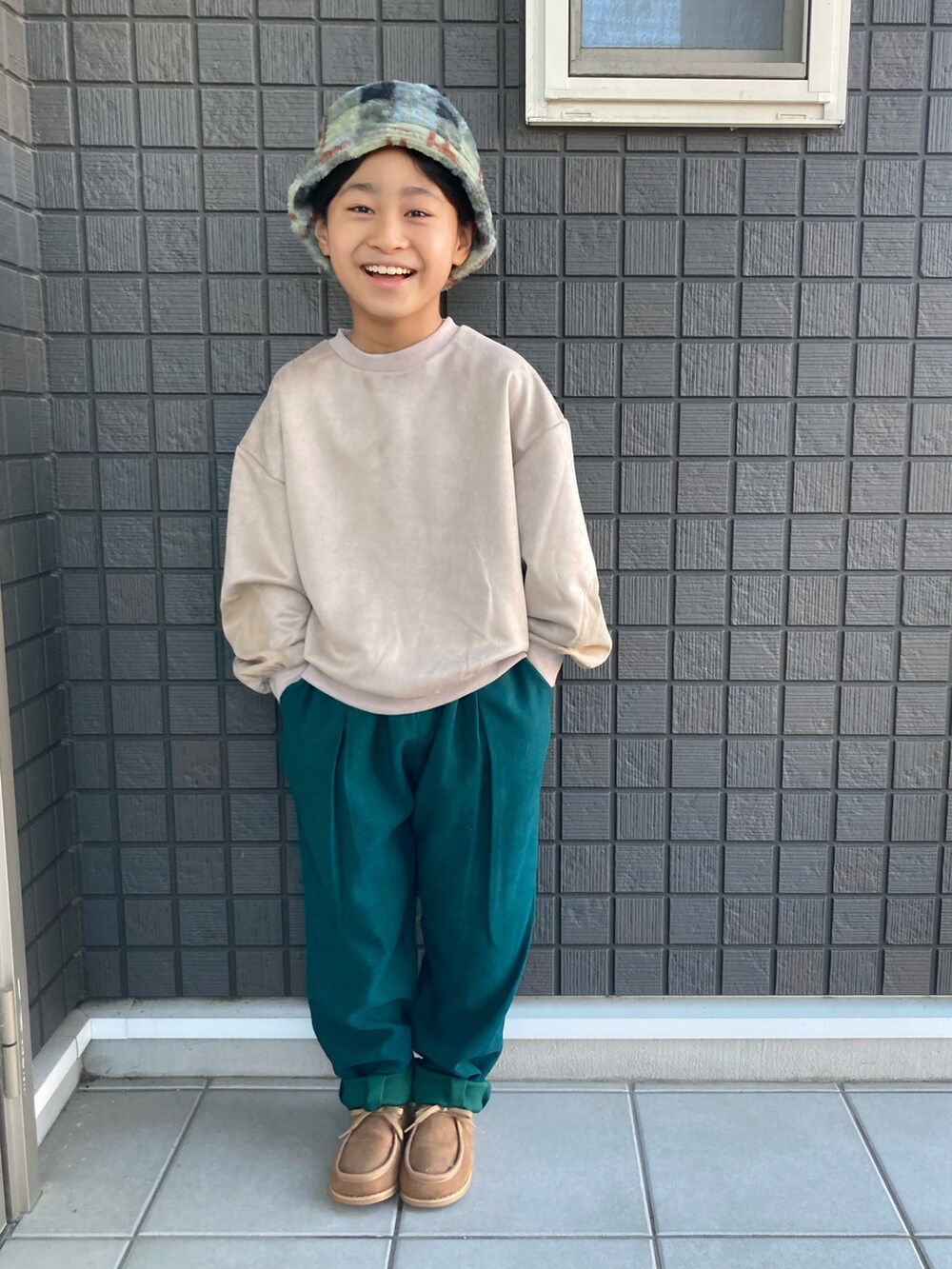 「モッズコート、スエード、スウェット、コクーンシルエット、ワイドパンツ、グリーン、ショートブーツ、ショルダーバッグ、バケットハット、もこもこ、プチプラ、男の子、8歳、小学生、ありがとう꒰๑͒ ु•ꇵ͒•`๑͒꒱☁︎」｜「LOWRYS FARMの３ＷＡＹモッズコート　343112（モッズコート、ベージュ系）」を使った、☁︎•ꇵ͒•`s☺︎+sa*॰¨̮さん（キッズ・122cm）の秋コーディネートの4枚目の写真