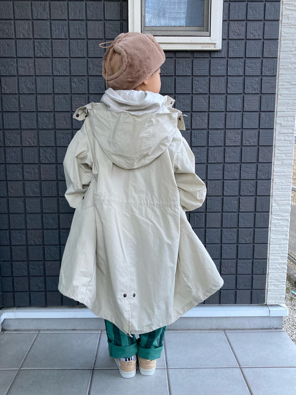 「モッズコート、パーカー、ロゴスウェット、ストライプパンツ、スニーカー、フライトキャップ、男の子、8歳、小学生、ありがとう꒰๑͒ ु•ꇵ͒•`๑͒꒱☁︎」｜「LOWRYS FARMの３ＷＡＹモッズコート　343112（モッズコート、ベージュ系）」を使った、☁︎•ꇵ͒•`s☺︎+sa*॰¨̮さん（キッズ・124cm）の冬コーディネートの5枚目の写真