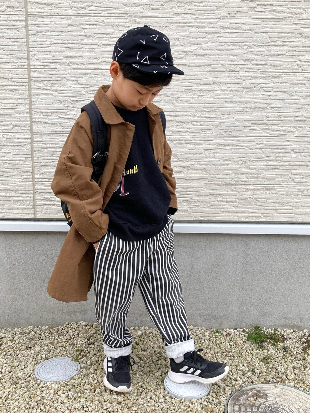 「チョコ色に染まれ、ステンカラーコート、ブラウン、スウェット、トムとジェリー、ストライプ、シェフパンツ、adidas、キャップ、リュック、7歳、小学生、男の子、ありがとう꒰๑͒ •ꇵ͒•`๑͒꒱☁︎」｜「DYH海外子供用品のブラウンコート☁︎140cm（ステンカラーコート、ブラウン系）」を使った、☁︎•ꇵ͒•`s☺︎+sa*॰¨̮さん（キッズ・121cm）の冬コーディネートの4枚目の写真