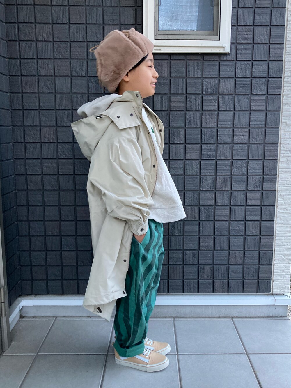 「モッズコート、パーカー、ロゴスウェット、ストライプパンツ、スニーカー、フライトキャップ、男の子、8歳、小学生、ありがとう꒰๑͒ ु•ꇵ͒•`๑͒꒱☁︎」｜「LOWRYS FARMの３ＷＡＹモッズコート　343112（モッズコート、ベージュ系）」を使った、☁︎•ꇵ͒•`s☺︎+sa*॰¨̮さん（キッズ・124cm）の冬コーディネートの3枚目の写真