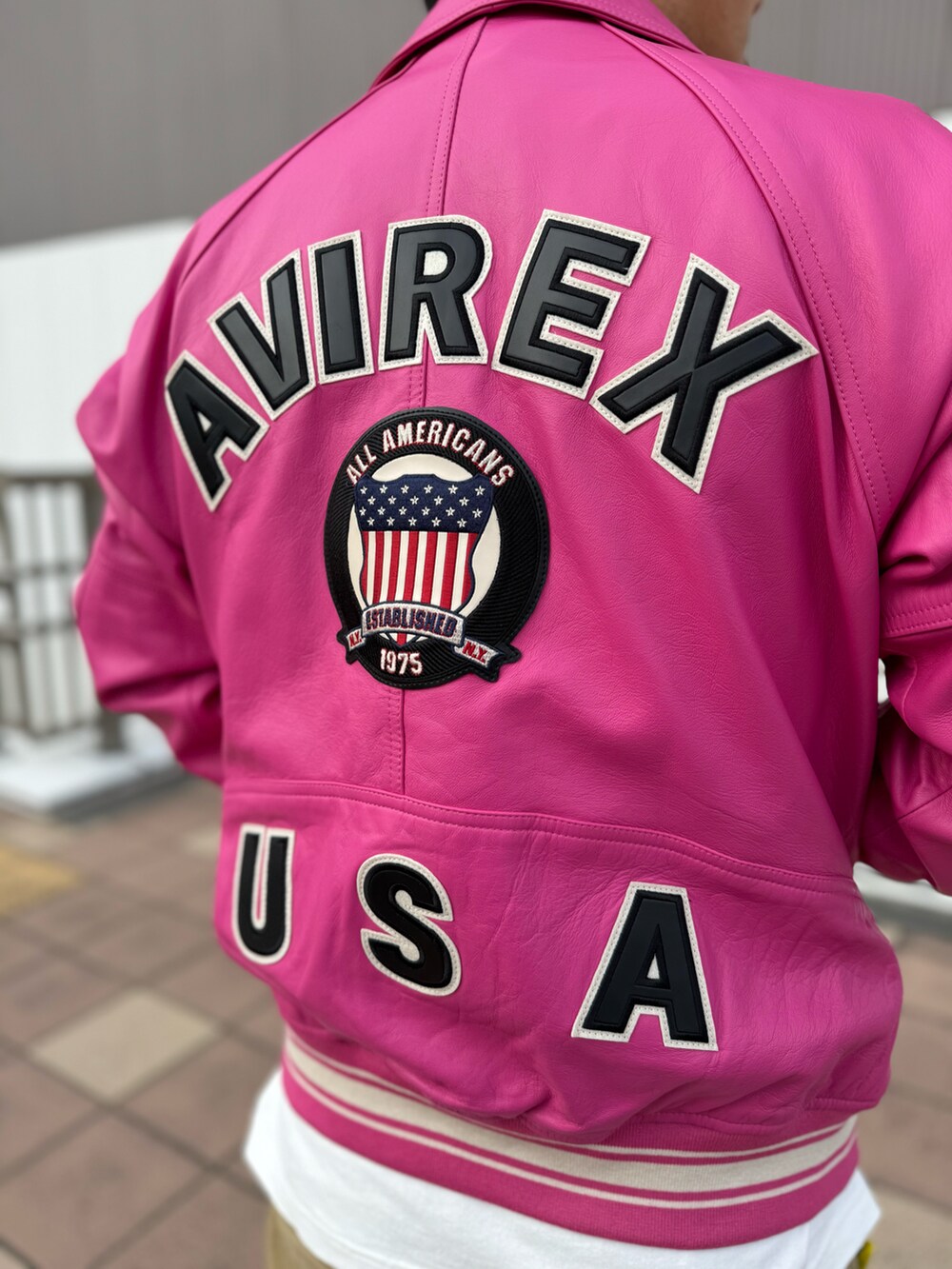 「AVIREX、AVIREXBelle、AVIREX海老名、ootd、ファッションの力を信じよう、ミリタリー、スタジャン、定番、キャップ、ソックス」｜「AVIREXのLIGHT SIGNATURE VARSITY JACKET / ライト シグネチャー バーシティ ジャケット / AVIREX / アヴィレックス（スタジャン、ピンク系）」を使った、toshioさん（メンズ・169cm）の夏コーディネートの3枚目の写真