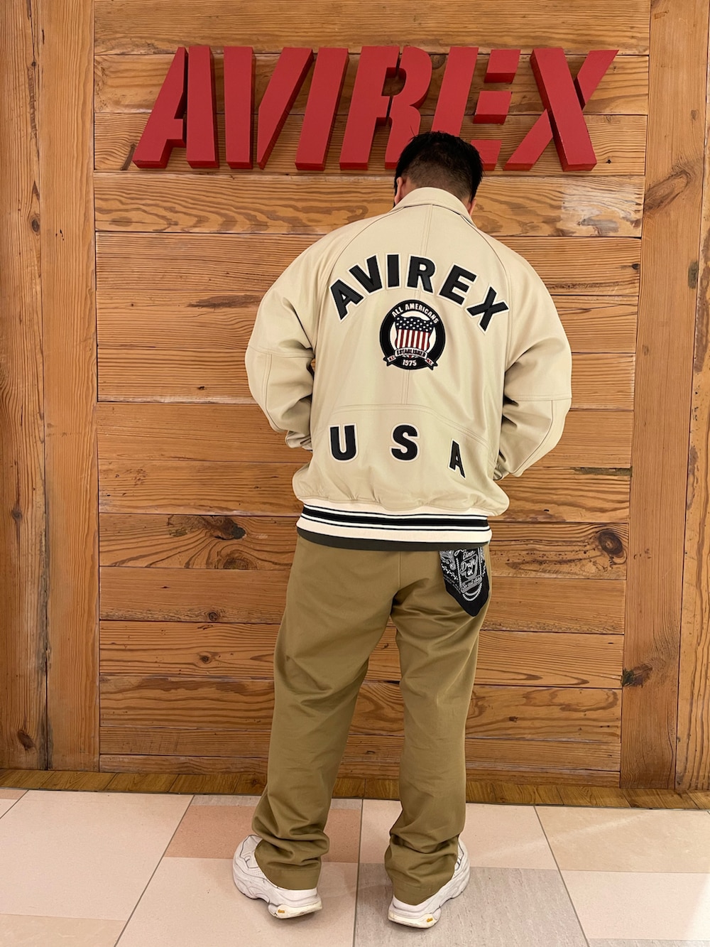 「レザー、レザージャケット、AVIREX、キレイめ、初秋コーデ、AVIREXBelle、いいね、save、フォローお願いします🤑、AVIREX町田店、ファッションの力を信じよう、AVIREX町田」｜「AVIREXのLIGHT SIGNATURE VARSITY JACKET / ライト シグネチャー バーシティ ジャケット / AVIREX / アヴィレックス（スタジャン、その他）」を使った、toshioさん（メンズ・169cm）の秋コーディネートの2枚目の写真