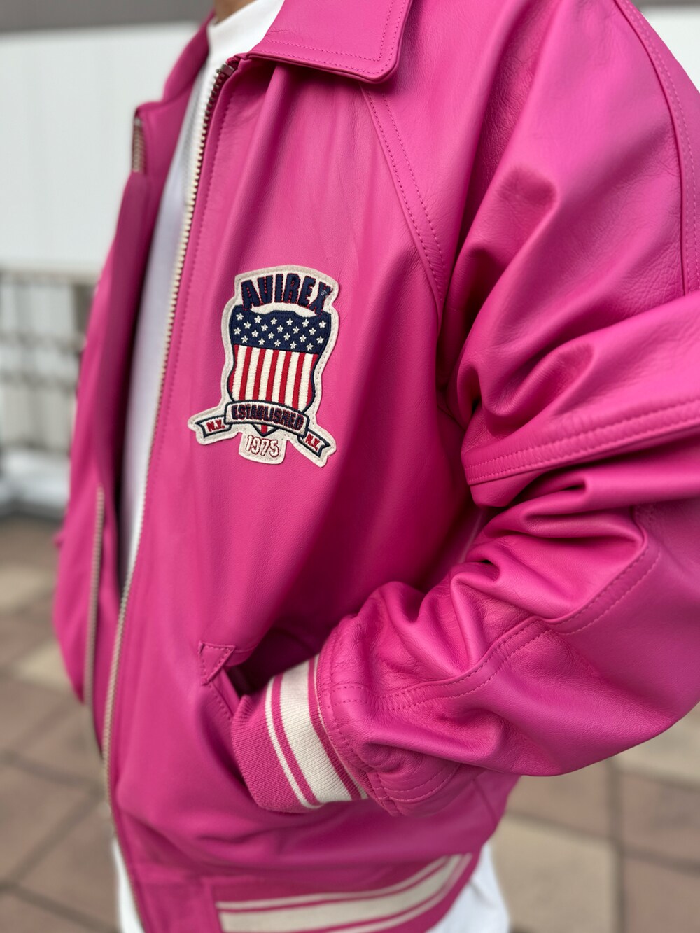 「AVIREX、AVIREXBelle、AVIREX海老名、ootd、ファッションの力を信じよう、ミリタリー、スタジャン、定番、キャップ、ソックス」｜「AVIREXのLIGHT SIGNATURE VARSITY JACKET / ライト シグネチャー バーシティ ジャケット / AVIREX / アヴィレックス（スタジャン、ピンク系）」を使った、toshioさん（メンズ・169cm）の夏コーディネートの4枚目の写真