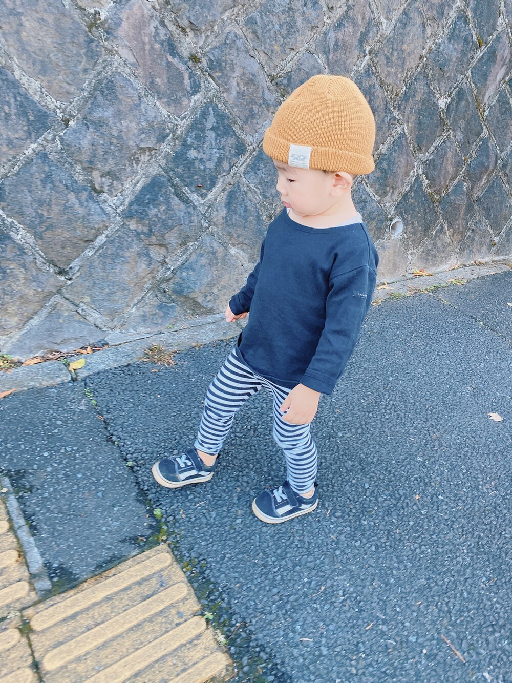 「2歳、男の子、保育園コーデ、プチプラ、ニット帽」｜「CIAOPANIC TYPYのアイテム（ニットキャップ/ビーニー、イエロー系）」を使った、Jinさん（キッズ・80cm）の冬コーディネートの2枚目の写真