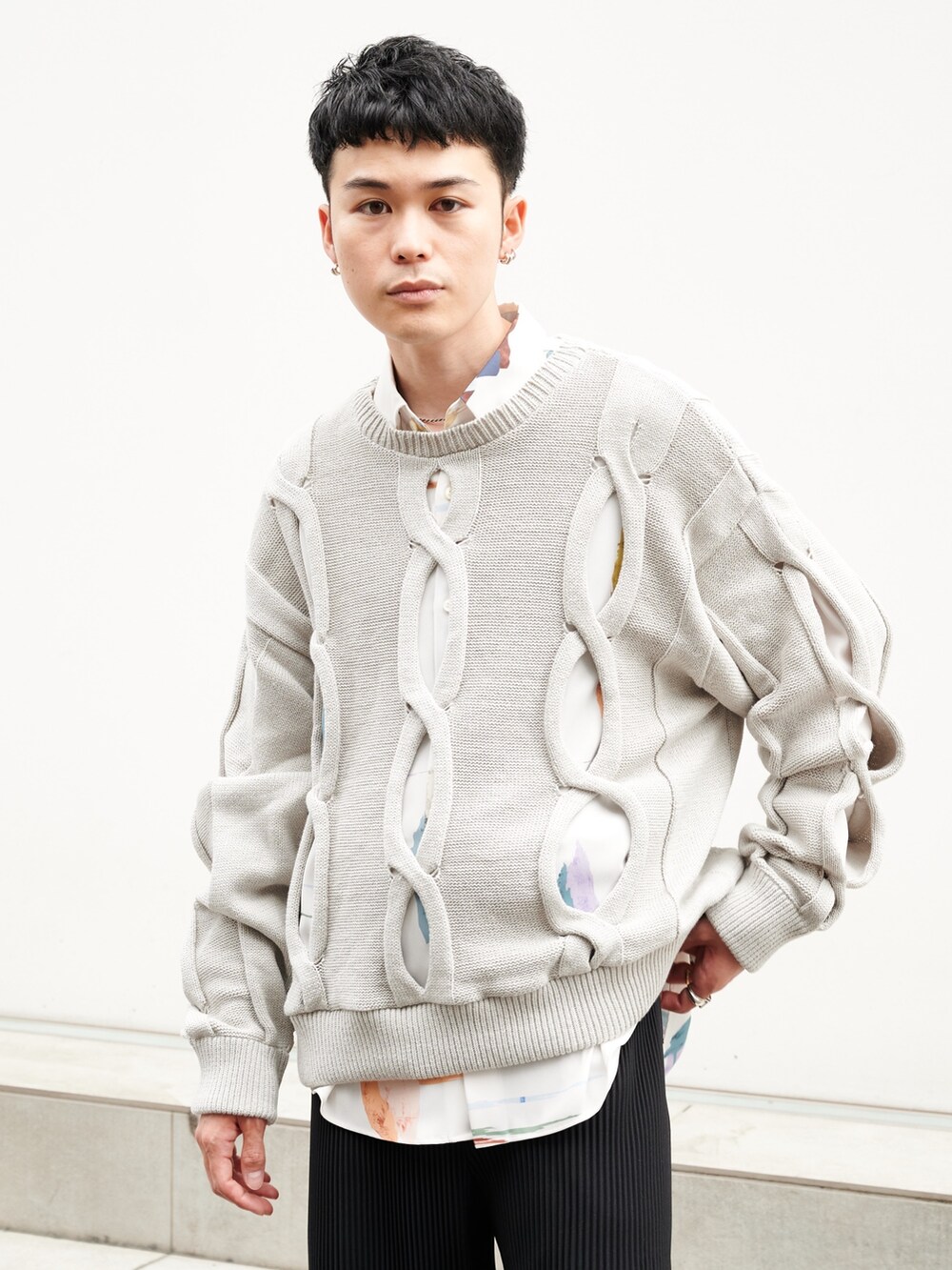 「厚底シューズ、秋服準備はじめました」｜「MUKAIのCABLE KNIT（ニット/セーター、グレー系）」を使った、ymk__fkさん（メンズ・175cm）の夏コーディネートの4枚目の写真