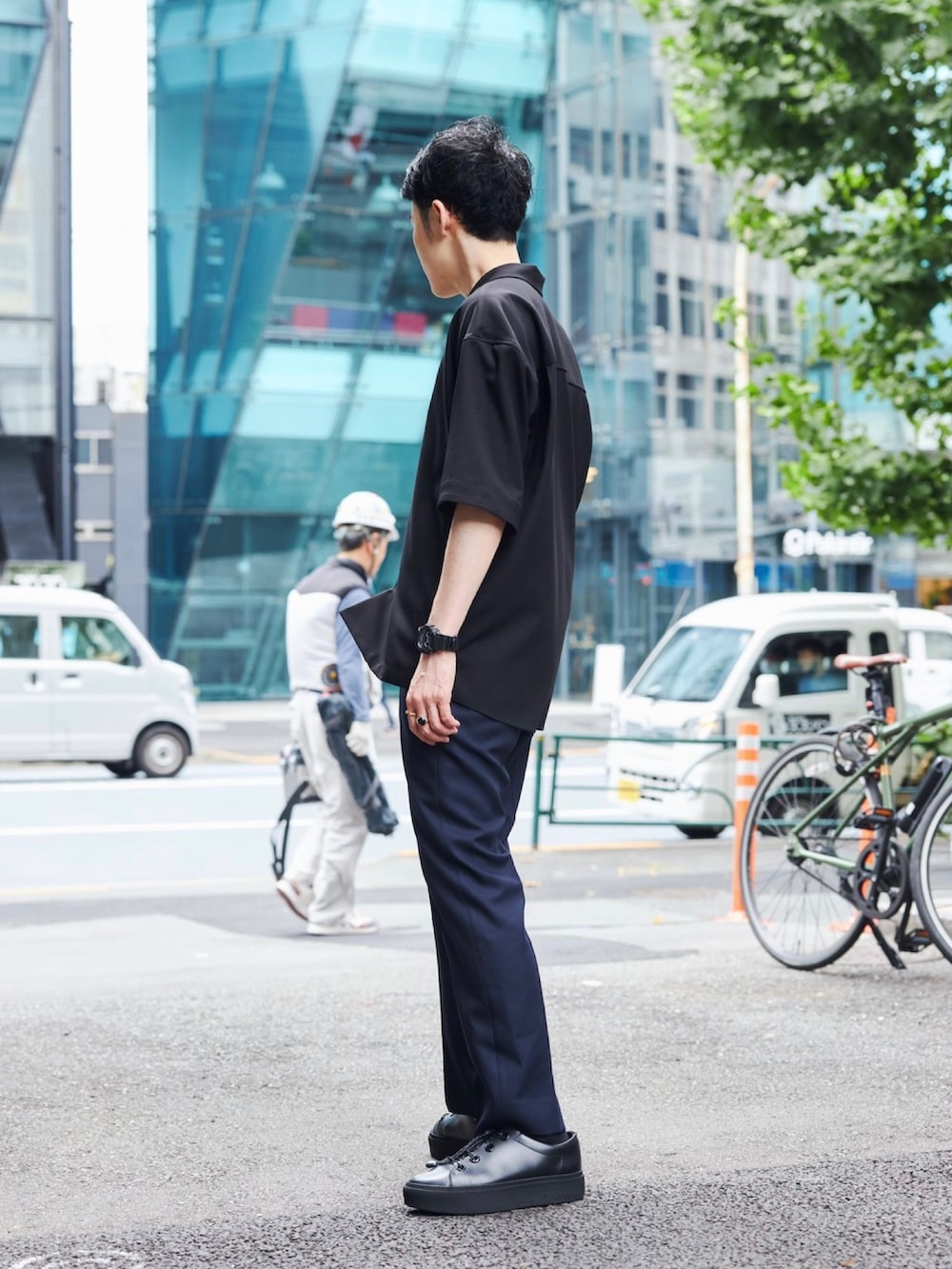 「シンプルコーデ、オールブラック、オープンカラーシャツ、シャツスタイル、シャツコーデ」｜「PUBLIC TOKYOの【セットアップ対応】エバークリースGRクロスオープンカラーシャツ（シャツ/ブラウス、ブラック系）」を使った、ymk__fkさん（メンズ・175cm）の夏コーディネートの3枚目の写真