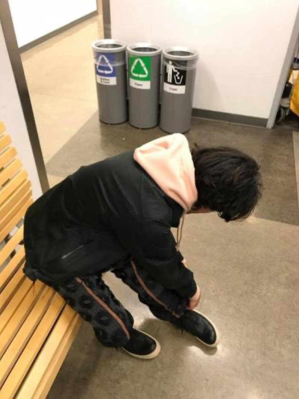 「Rick Owensのアイテム（スニーカー、ブラック系）」を使った、chrisさん（メンズ・181cm）の春コーディネートの2枚目の写真