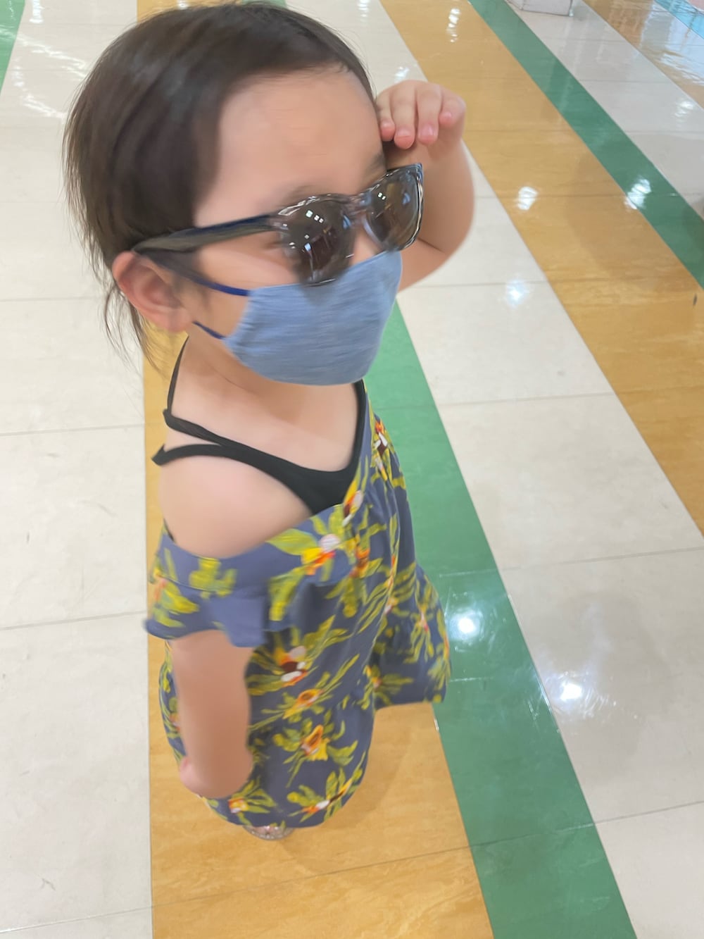 「夏、アロハ、パタゴニアキッズ、ジェリーサンダル、お出かけ、海、リゾートワンピース、子供、ピアノレッスン」｜「GAPのアイテム（サンダル、その他）」を使った、RKさん（キッズ・100cm）の夏コーディネートの4枚目の写真
