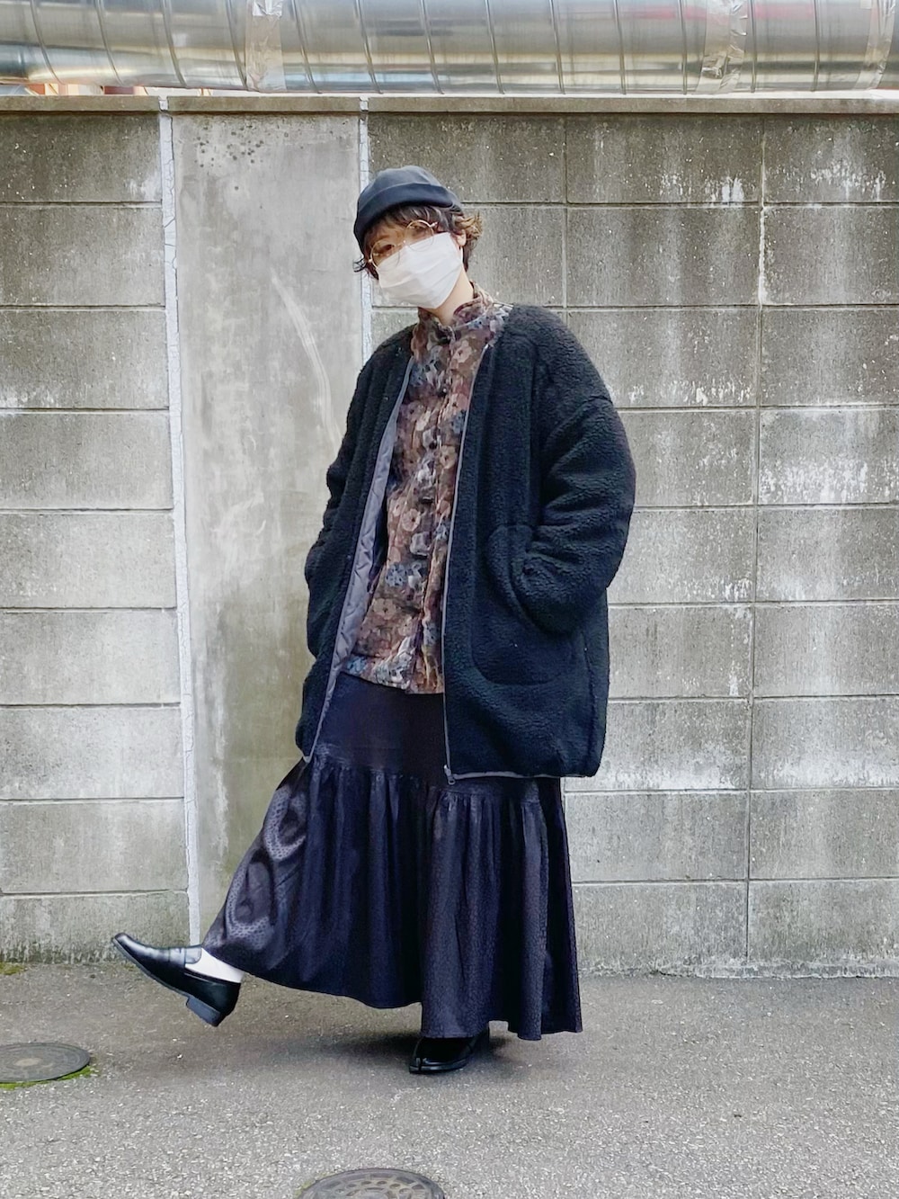 「ファー、ファー小物、ファー帽子、カオリノモリ、チャイナシャツ、古着、古着MIX、古着コーデ、古着好きな人と繋がりたい、古着女子、ボア、ローファー、足袋ローファー」｜「kaorinomoriのカオリノモリ　ソケリアトーク（ハット、グレー系）」を使った、まいこはーんさん（レディース・159cm）の冬コーディネートの3枚目の写真