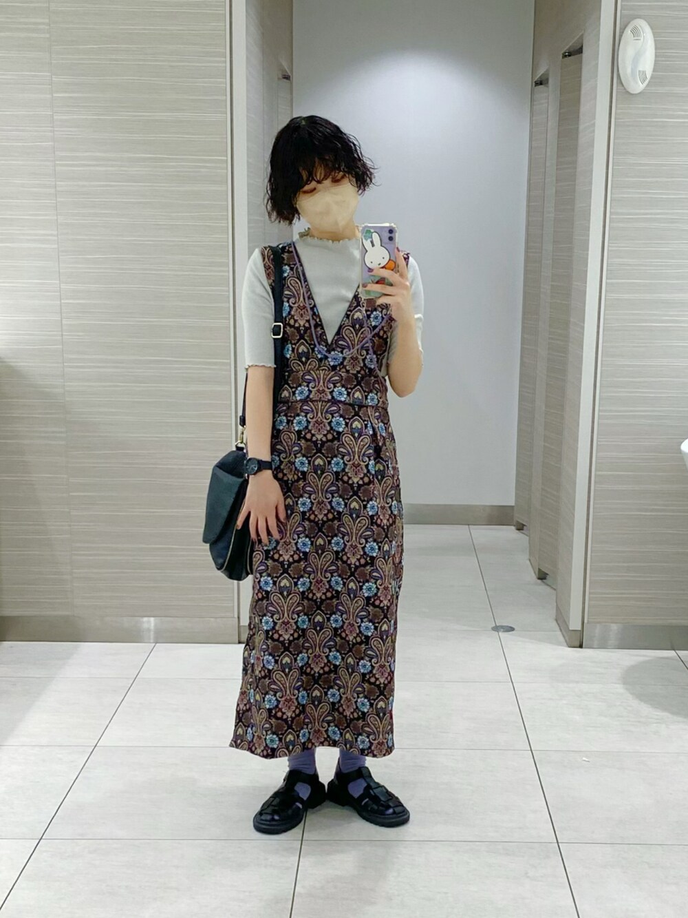 「秋コーデ、おしゃれさんと繋がりたい、総柄、総柄ワンピース、柄ワンピース、古着、古着MIX、古着コーデ、古着好きな人と繋がりたい、古着女子、グルカサンダル、秋服準備はじめました、カラーソックス」｜「古着のアイテム（ワンピース/ドレス、その他）」を使った、まいこはーんさん（レディース・159cm）の秋コーディネートの2枚目の写真
