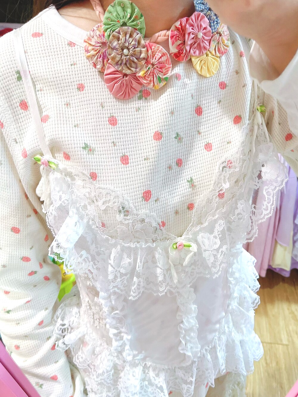 「VINTAGEのアイテム（キャミソール、ホワイト系）」を使った、andidilianさん（レディース・157cm）の春コーディネートの2枚目の写真
