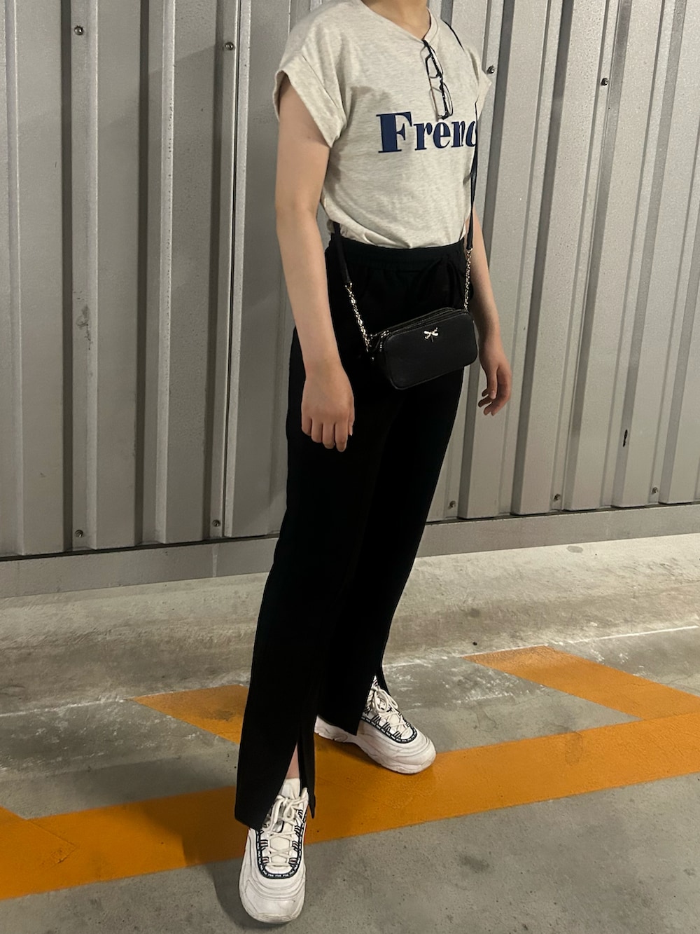「お出かけコーデ、WEARyouthコーデ、coca、GU、エイチアンドエム、FILA、Tシャツ、グレー、ブラック、めがね、夏、今日のコーデ、シンプルスタイル、パンツスタイル、スニーカーコーデ」｜「coca（coca）のアイテム（Tシャツ/カットソー、グレー系）」を使った、m.codeさん（レディース・159cm）の夏コーディネートの2枚目の写真