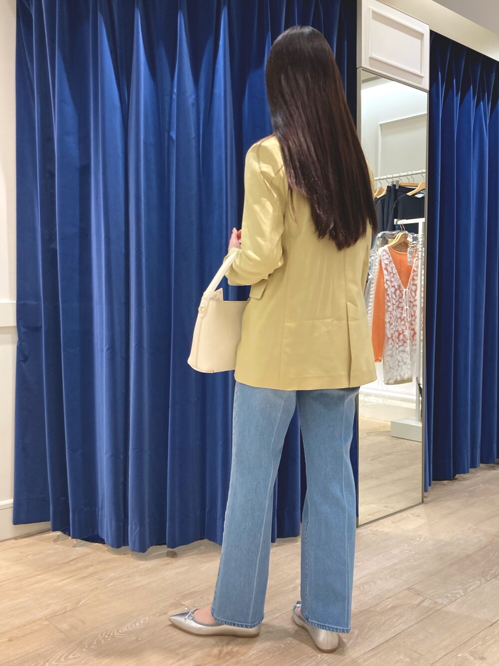 「春コーデ、パステルカラー、ジャケット、ジャケットスタイル、デニム、デニムパンツ、きれいめカジュアル、カジュアル、キレイめ、パンツスタイル、春、お仕事コーデ、春カラー、NOLLEY'S、デニムコーデ」｜「Rie Millerのセンタープレスハイウエストデニム（デニムパンツ、ブルー系）」を使った、ayanさん（レディース・160cm）の春コーディネートの3枚目の写真