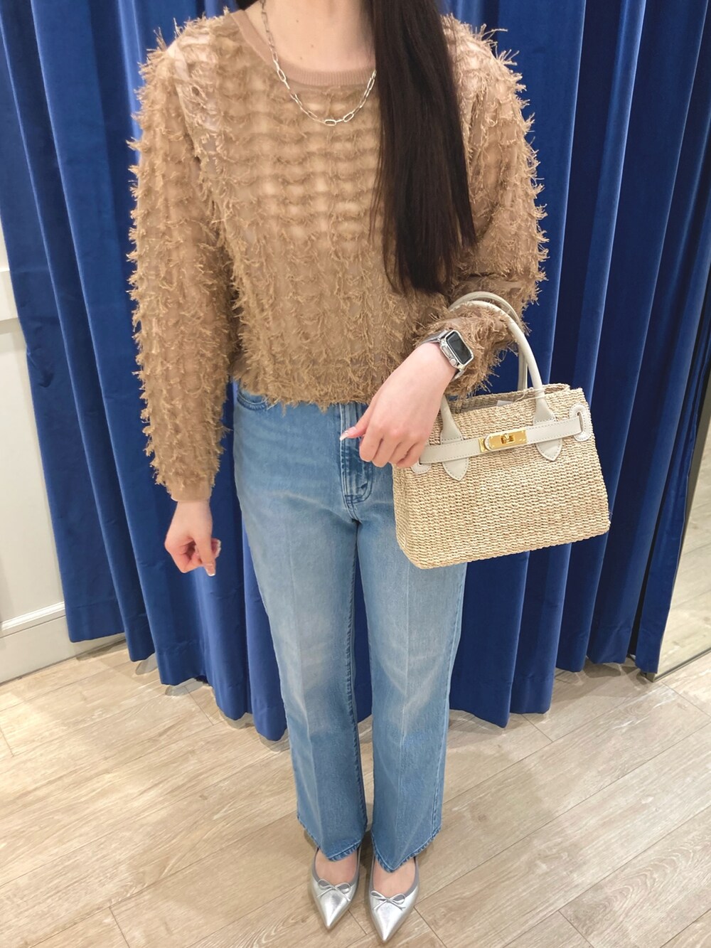「春コーデ、春服みてみて、春、春服コーデ、ショート丈トップス、デニム、デニムコーデ、デニムパンツ、カジュアルコーデ、カジュアル、カゴトート、オトナカジュアル、シンプルコーデ、バレエシューズ、NOLLEY'S」｜「Rie Millerのセンタープレスハイウエストデニム（デニムパンツ、ブルー系）」を使った、ayanさん（レディース・160cm）の春コーディネートの4枚目の写真