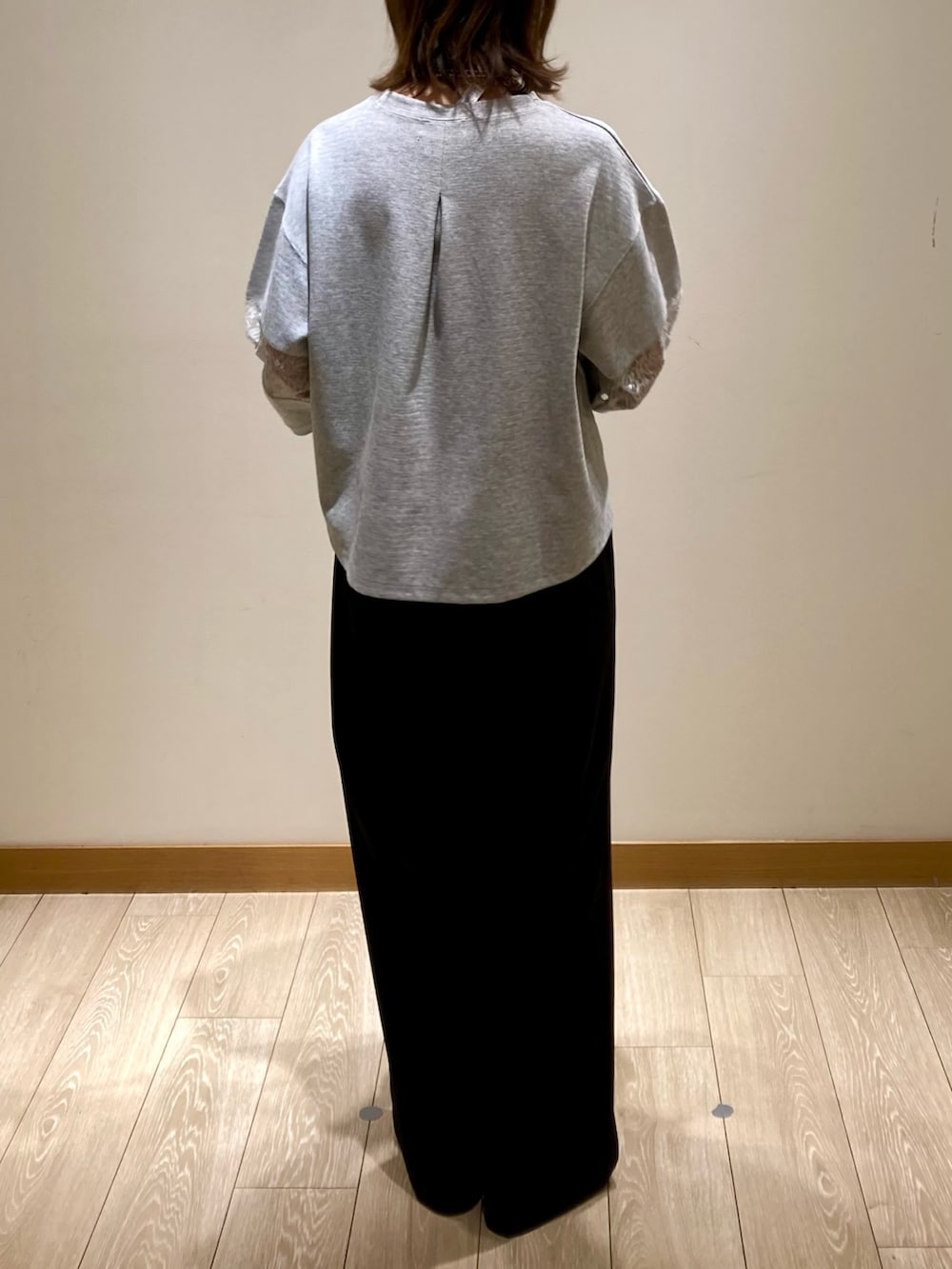 「大人カジュアル、お出かけコーデ、春夏コーデ、シンプルコーデ、オトナカジュアル、春、ブラック、レース、プルオーバー、カットソー、グレー、バッグ、パンツスタイル、着回しコーデ、低身長」|「fredy emueのCバックルベルト(ベルト、ブラック系)」を使った、ishiさん(レディース・154cm)の春コーディネートの5枚目の写真