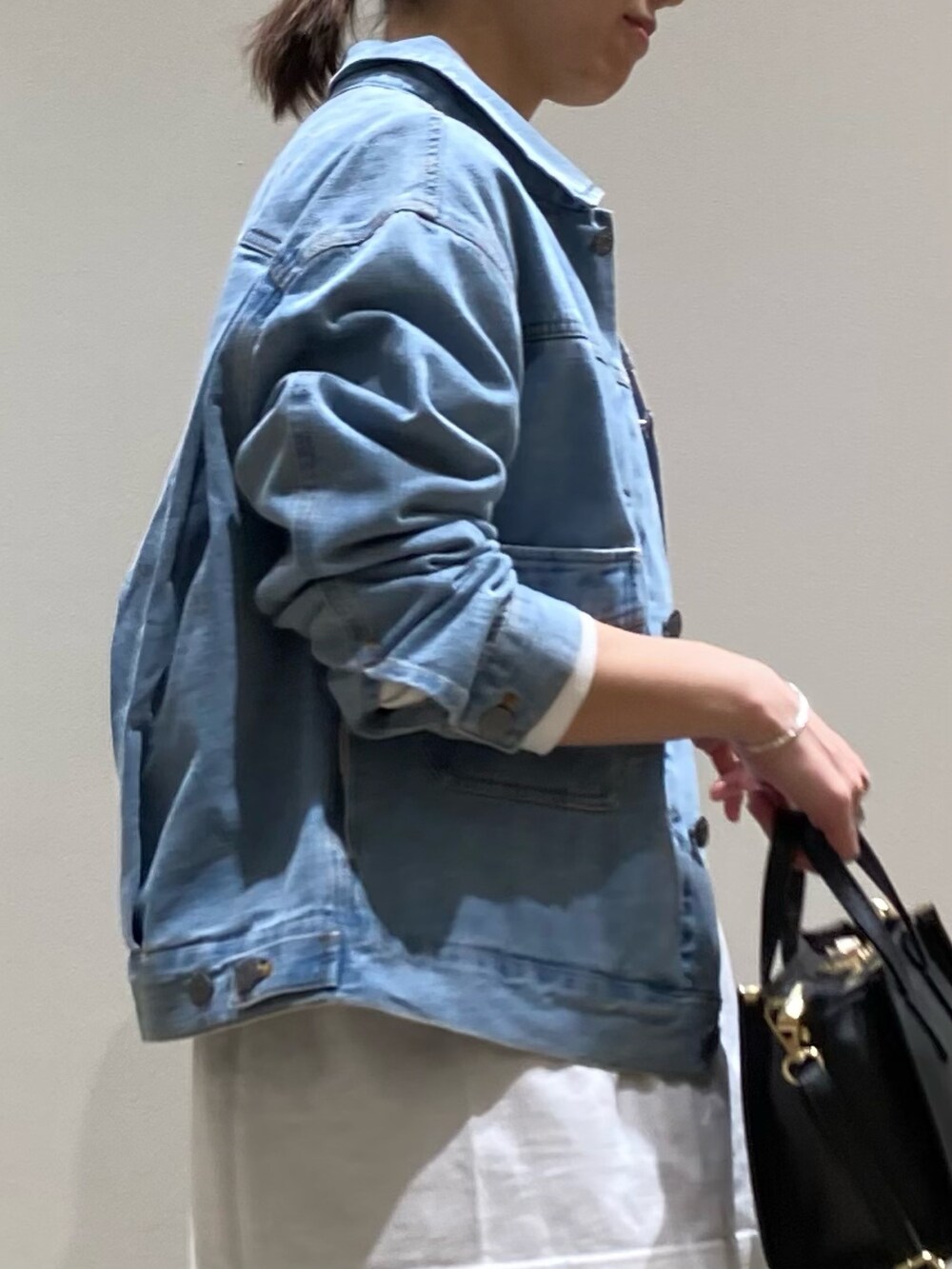 「春コーデ、春服みてみて、レイヤードスタイル、お出かけコーデ、ジャケットスタイル、デニム、春アウター、オトナカジュアル、春、デニムジャケット、ミッキー、GEVACO、チュールスカート、ユニセックス、スカート」｜「fredy emueのチュールティアードスカート（スカート、ブラック系）」を使った、ishiさん（レディース・154cm）の春コーディネートの9枚目の写真