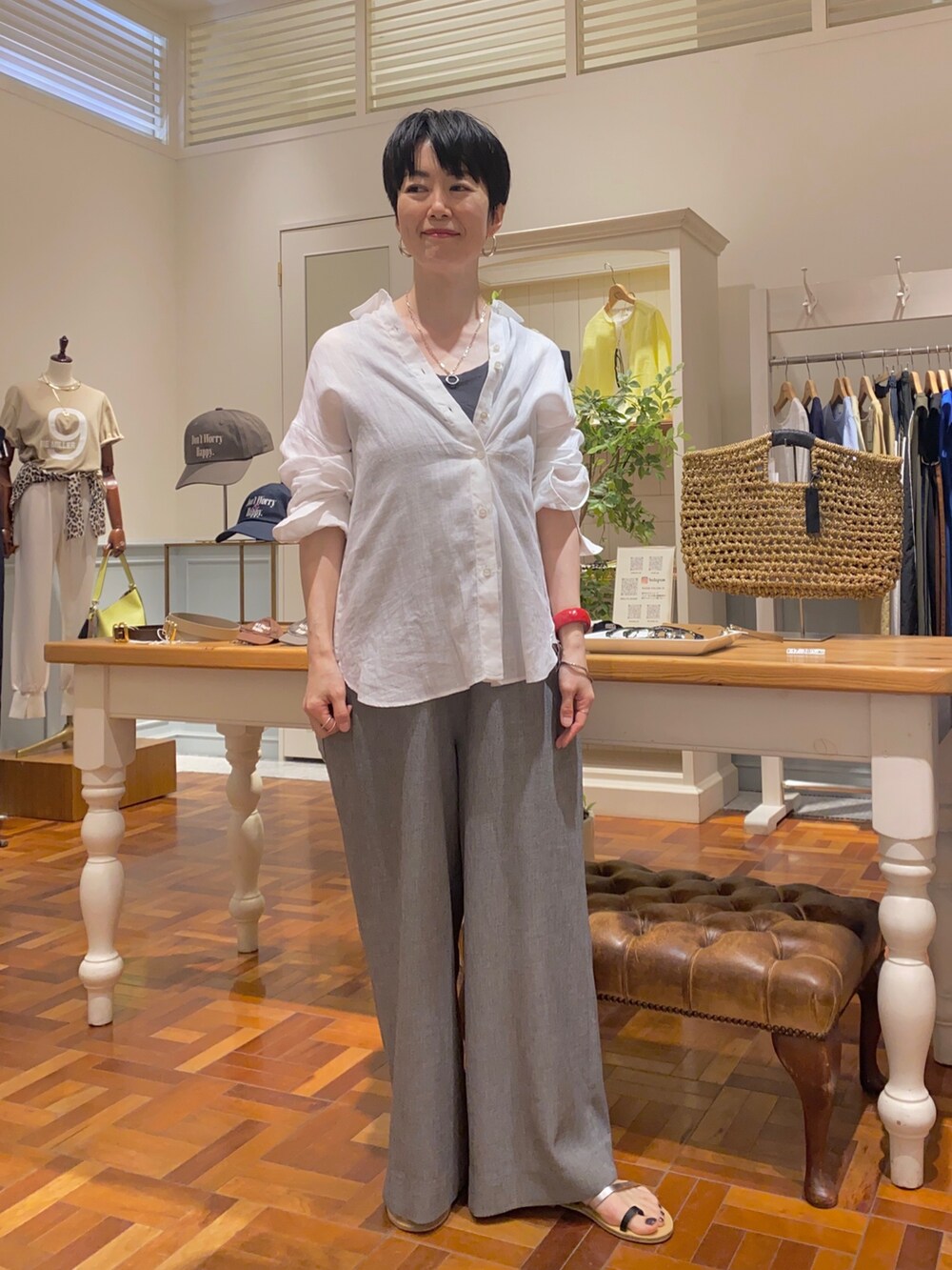 「シャツ、シャツスタイル、オールインワン、大人カジュアル、大人カジュアルコーデ、40代ファッション」｜「NOLLEY’Sの【WEB STAFF恵☆別注カラーあり】《セットアップ対応》MY STANDARD リネンシャツ（シャツ/ブラウス、ホワイト系）」を使った、Fujihiraさん（骨格ウェーブ・レディース・160cm）の夏コーディネートの5枚目の写真