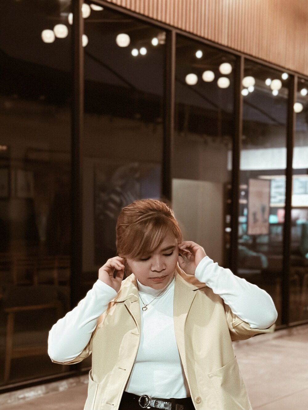 「Terranova、UNIQLO、H&M、cocoxfifi、ootd、STYLE、working style、WORKWEAR」｜「terranovaのアイテム（その他トップス、ホワイト系）」を使った、Eunice Anne Peñalaさん（レディース・152cm）の冬コーディネートの4枚目の写真