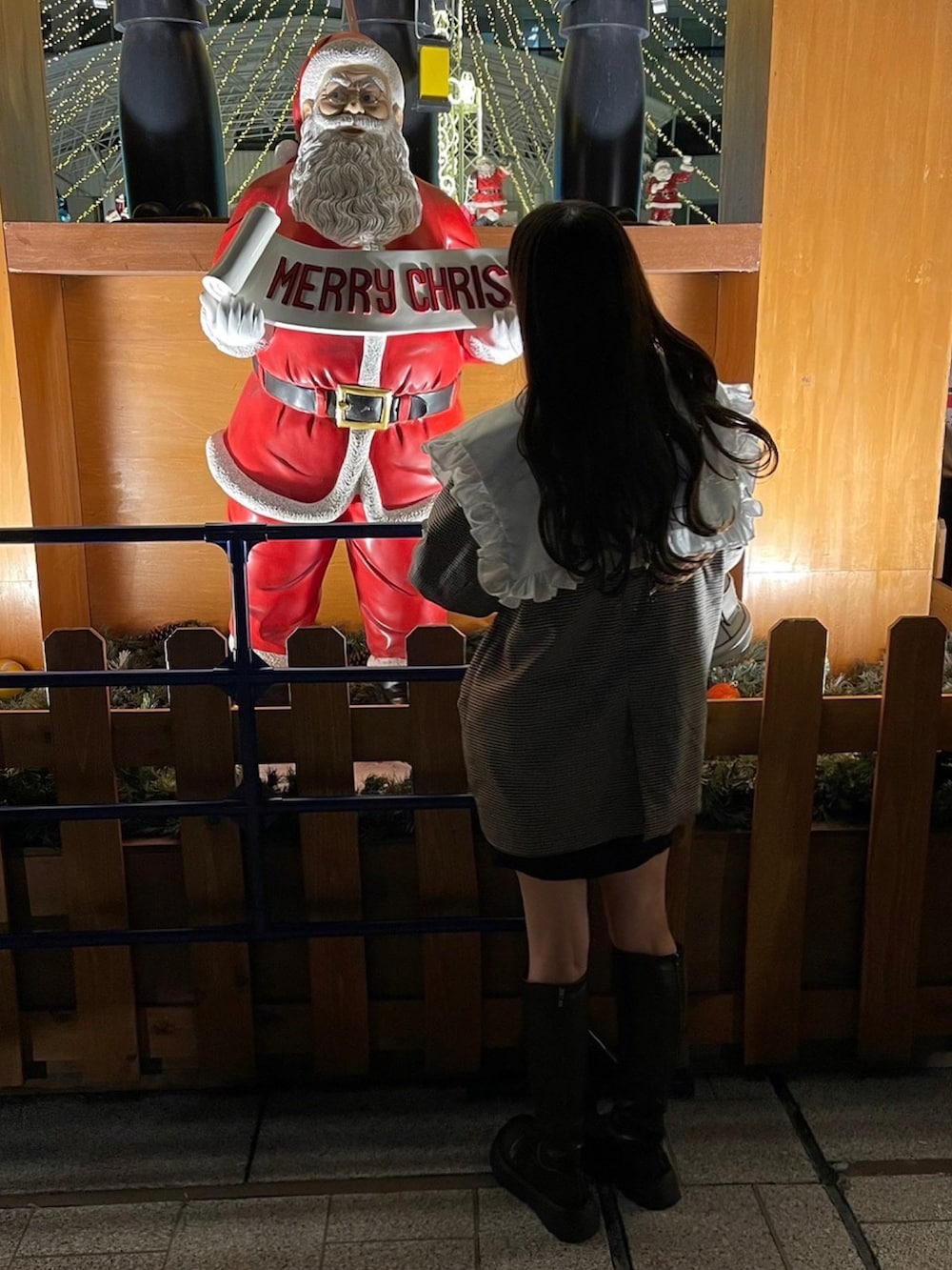 「未来のWEARISTAプロジェクト、クリスマスに着たい服、クリスマス、クリスマスコーデ、デートコーデ、カラーコーデ、ロングブーツ、ナイスクラップ、nice claup、ミイノシフク」｜「one after another NICE CLAUPの【襟が取り外せてベストにもなる】ビッグカラーマルチWAYジャケット（テーラードジャケット、ブラウン系）」を使った、みいさん（レディース・157cm）の冬コーディネートの2枚目の写真