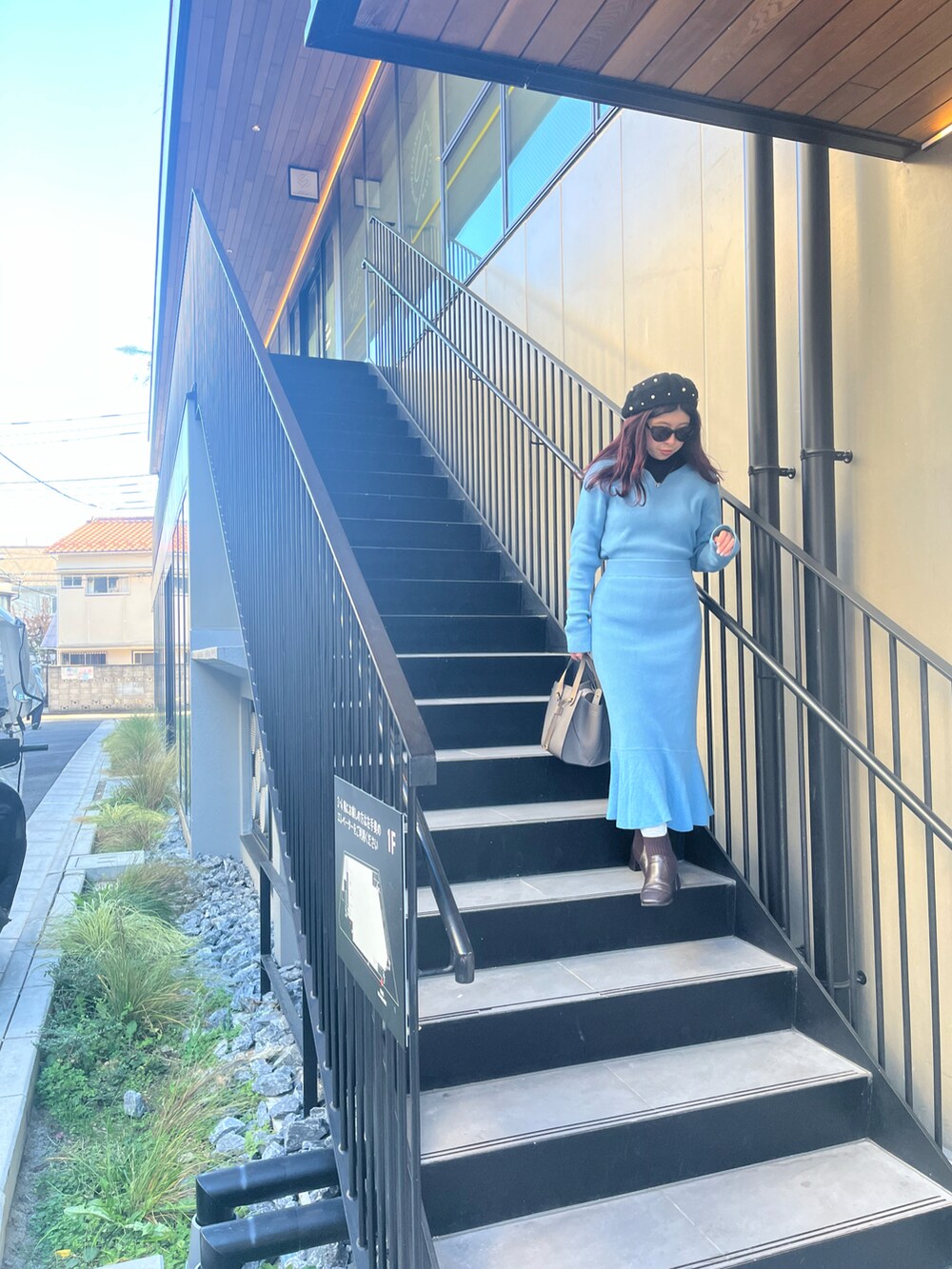 「冬コーデ、クリスマスに着たい服、マイベストコーデ2024、あったかコーデ、大人かわいい、休日スタイル、オトナ女子、ニットコーデ、大人コーデ、セットアップ、カラーニット、マーメイドスカート、レイヤードスタイル、タートルネック、ブーツ」｜「Mila Owenのデコルテニット×マーメイドスカートSET UP（ワンピース、ブルー系）」を使った、jellyfishkuraさん（レディース・150cm）の冬コーディネートの2枚目の写真