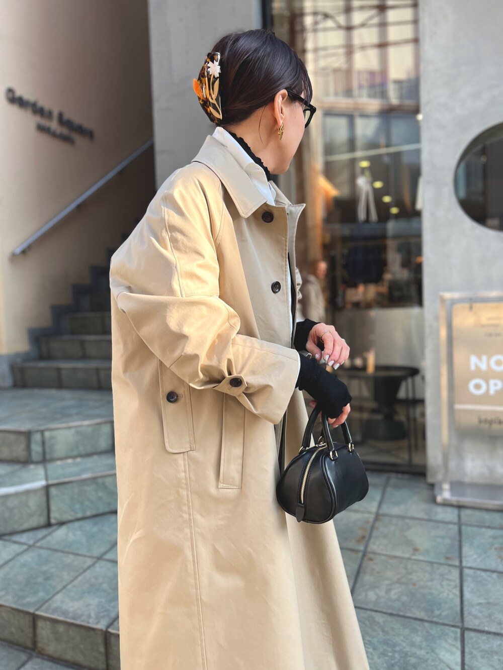 「きれいめカジュアル、大人カジュアル、休日コーデ、大人女子、ロングスカート、高身長コーデ、ステンカラー、バルマカーンコート、アウター、メガネ女子」｜「NOLLEY’Sのブロードタンブラーセミフレアスカート（スカート、ホワイト系）」を使った、nol matsubaさん（レディース・167cm）の冬コーディネートの5枚目の写真