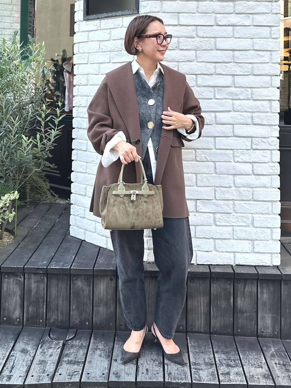 「オフィスカジュアル、秋服準備はじめました、秋カラー、大人女子、秋冬コーデ、大人かわいい、ママファッション、最旬ブラウンコーデ、秋、秋服コーデ、オトナカジュアル」｜「NOLLEY’S SophiのSUPER140リバーショールコート（その他アウター、ブラウン系）」を使った、nol matsubaさん（骨格ナチュラル・レディース・167cm）の秋コーディネートの5枚目の写真