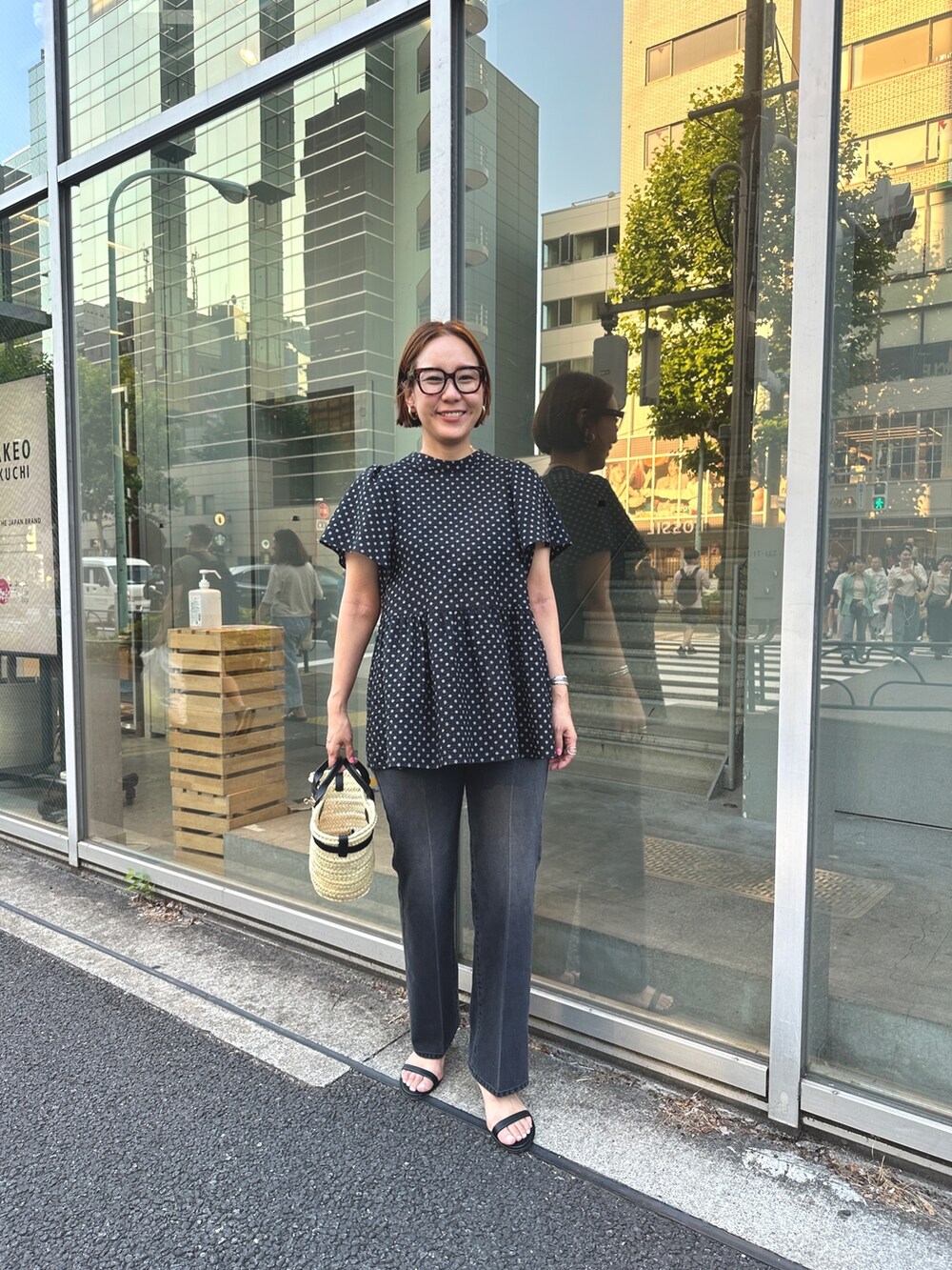 「夏コーデ、大人カジュアル、オトナ女子、大人かわいい、高身長コーデ」｜「NOLLEY’Sのミラクルウェーブ2WAYペプラムブラウス（シャツ/ブラウス、グレー系）」を使った、nol matsubaさん（レディース・167cm）の夏コーディネートの7枚目の写真