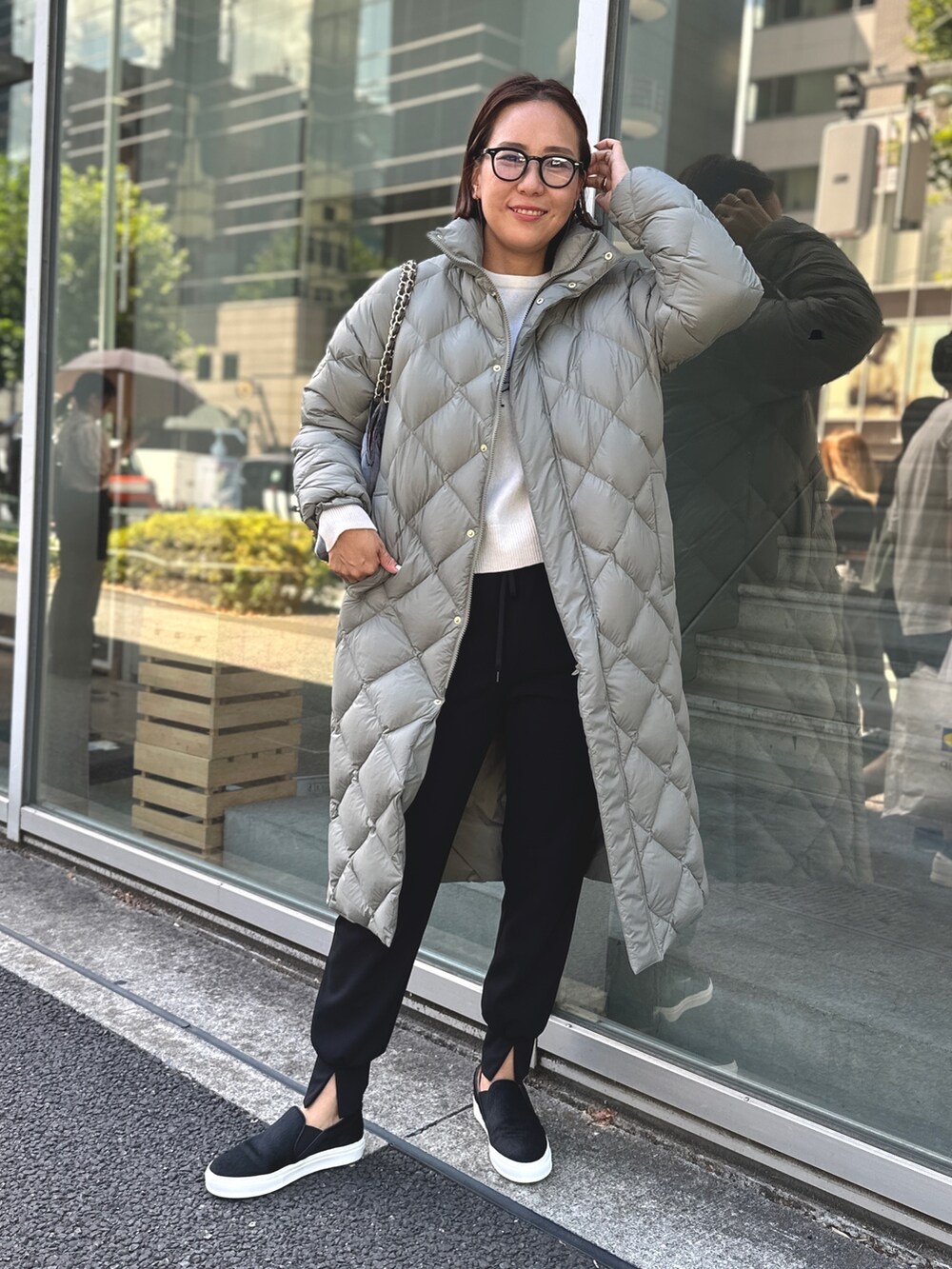「淡色コーデ、オトナ女子、楽チンコーデ、カジュアルコーデ、秋冬コーデ、大人女子、休日スタイル」｜「NOLLEY’Sの◇【WEB限定】ロゴインターシャ2WAYクルーネックカーディガン（カーディガン/ボレロ、ホワイト系）」を使った、nol matsubaさん（レディース・167cm）の夏コーディネートの5枚目の写真