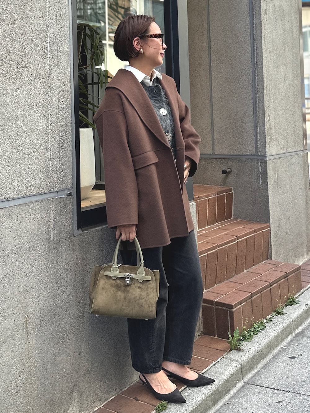 「オフィスカジュアル、秋服準備はじめました、秋カラー、大人女子、秋冬コーデ、大人かわいい、ママファッション、最旬ブラウンコーデ、秋、秋服コーデ、オトナカジュアル」｜「NOLLEY’S SophiのSUPER140リバーショールコート（その他アウター、ブラウン系）」を使った、nol matsubaさん（骨格ナチュラル・レディース・167cm）の秋コーディネートの3枚目の写真